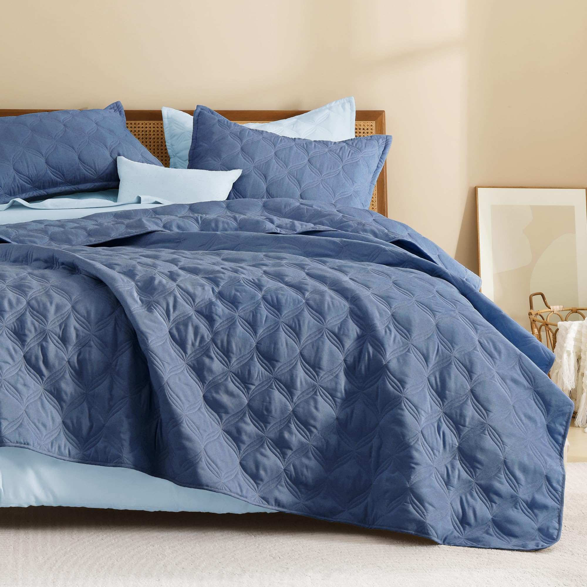 Diamond Quilted Bedspread Set – Classic Stitching & Lightweight Comfort