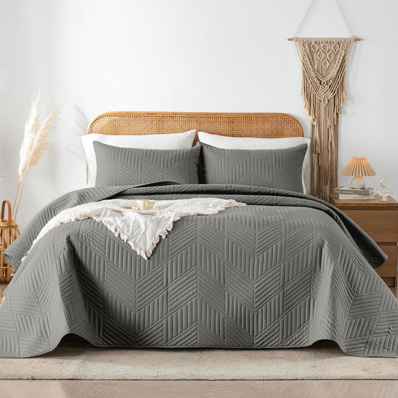 Modern Geometric Ultrasonic Bedspread Set – Lightweight, Reversible & Versatile