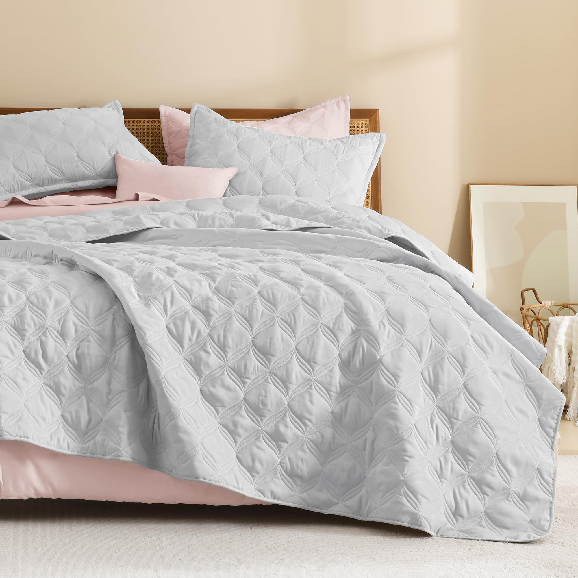 Diamond Quilted Bedspread Set – Classic Stitching & Lightweight Comfort