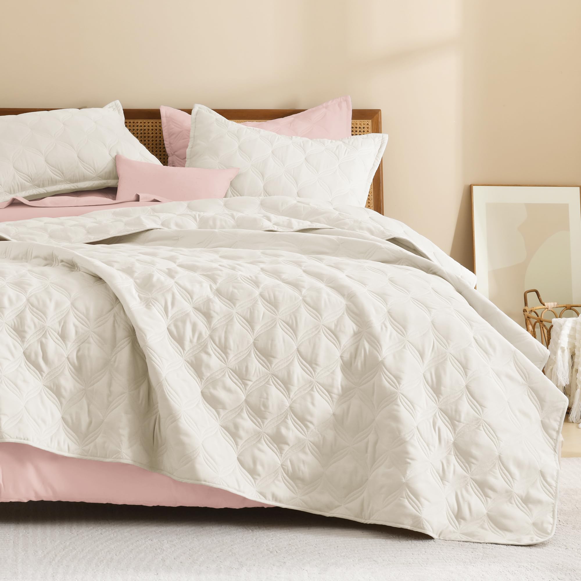 Diamond Quilted Bedspread Set – Classic Stitching & Lightweight Comfort