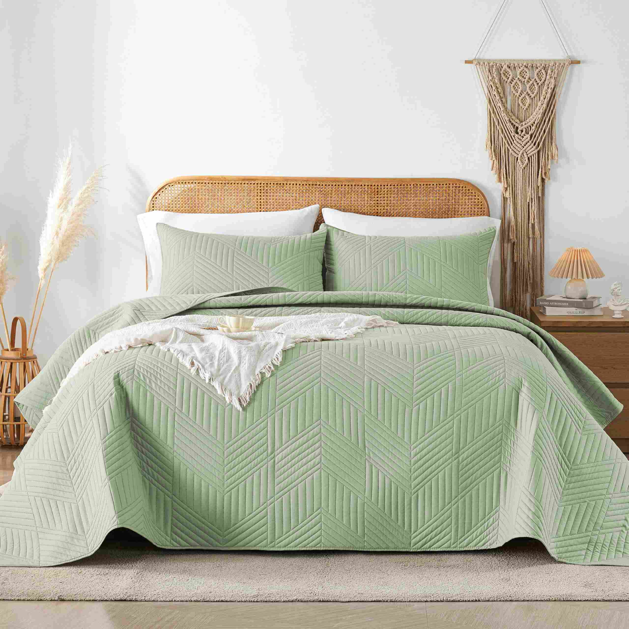 Modern Geometric Ultrasonic Bedspread Set – Lightweight, Reversible & Versatile