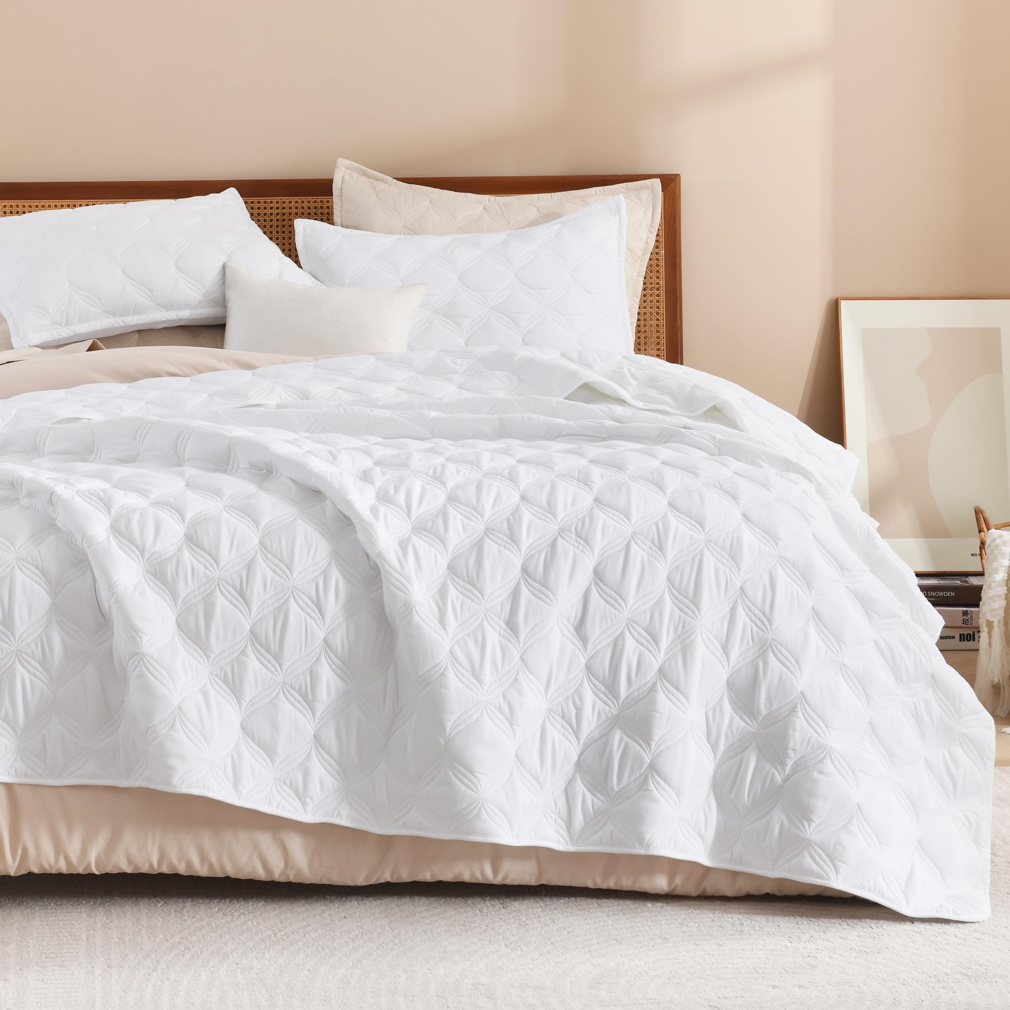Diamond Quilted Bedspread Set – Classic Stitching & Lightweight Comfort