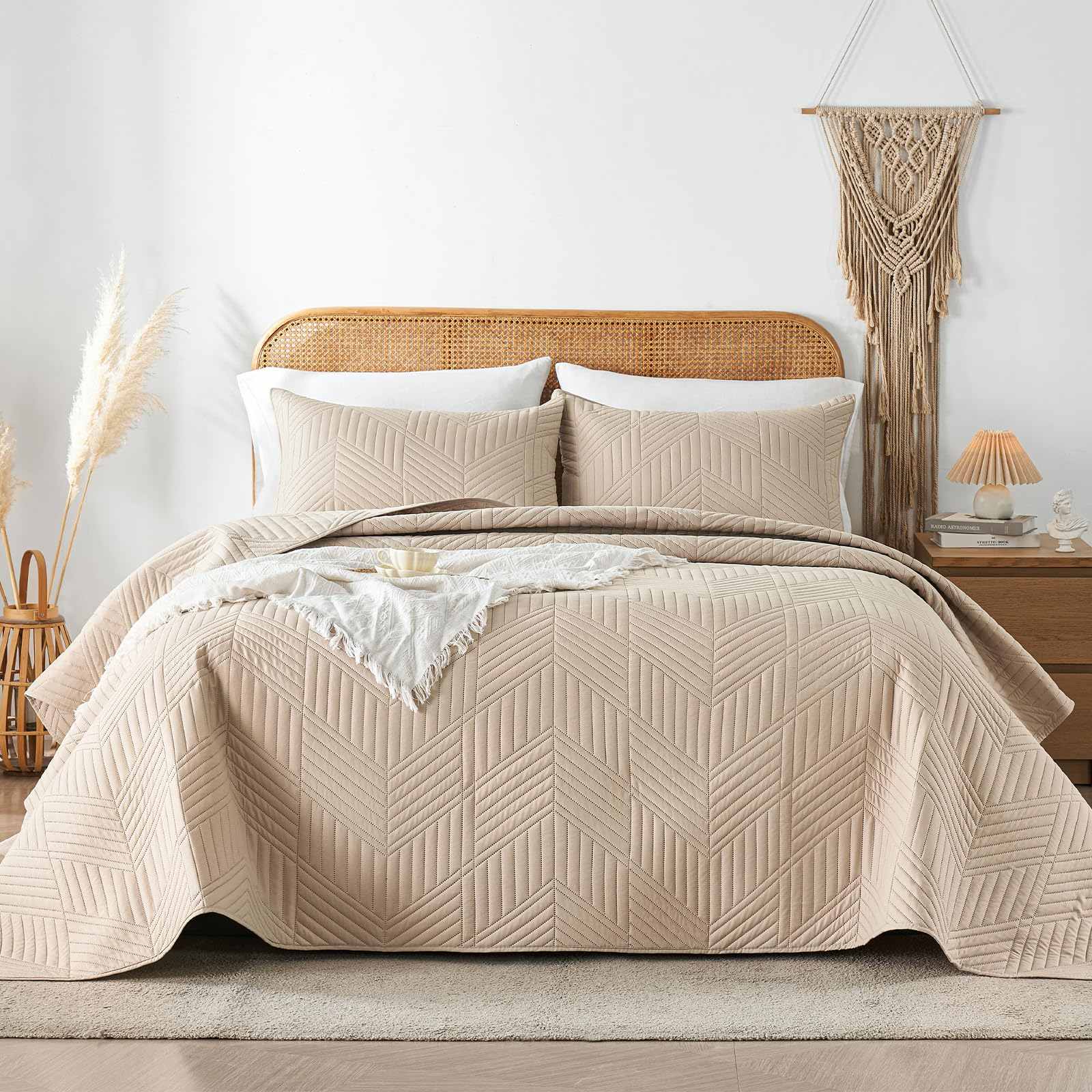 Modern Geometric Ultrasonic Bedspread Set – Lightweight, Reversible & Versatile