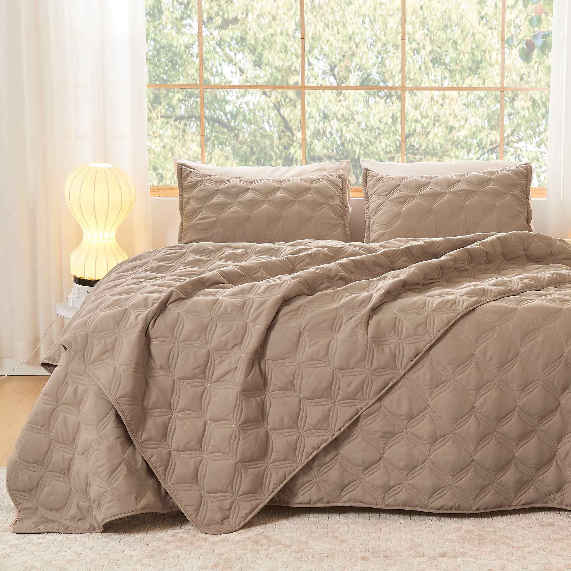 Diamond Quilted Bedspread Set – Classic Stitching & Lightweight Comfort