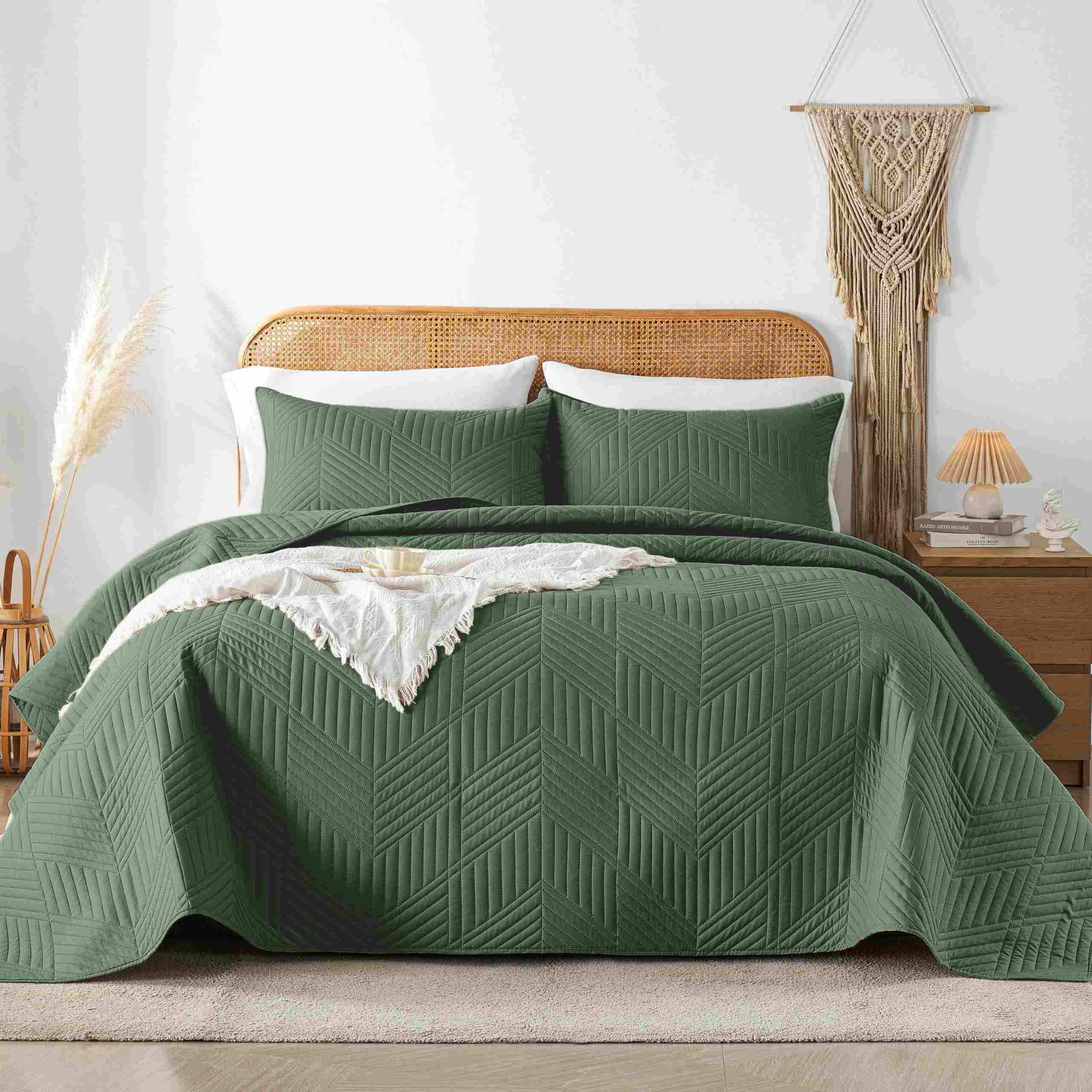 Modern Geometric Ultrasonic Bedspread Set – Lightweight, Reversible & Versatile