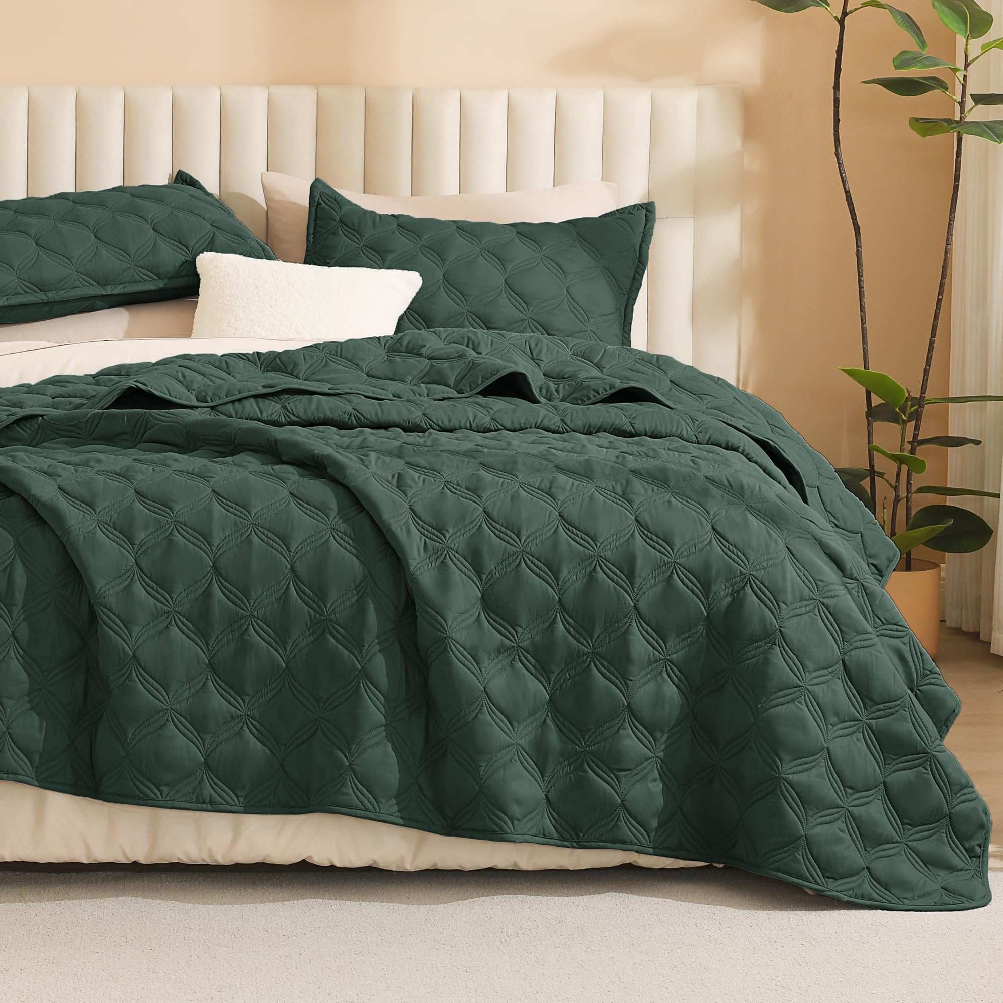 Diamond Quilted Bedspread Set – Classic Stitching & Lightweight Comfort