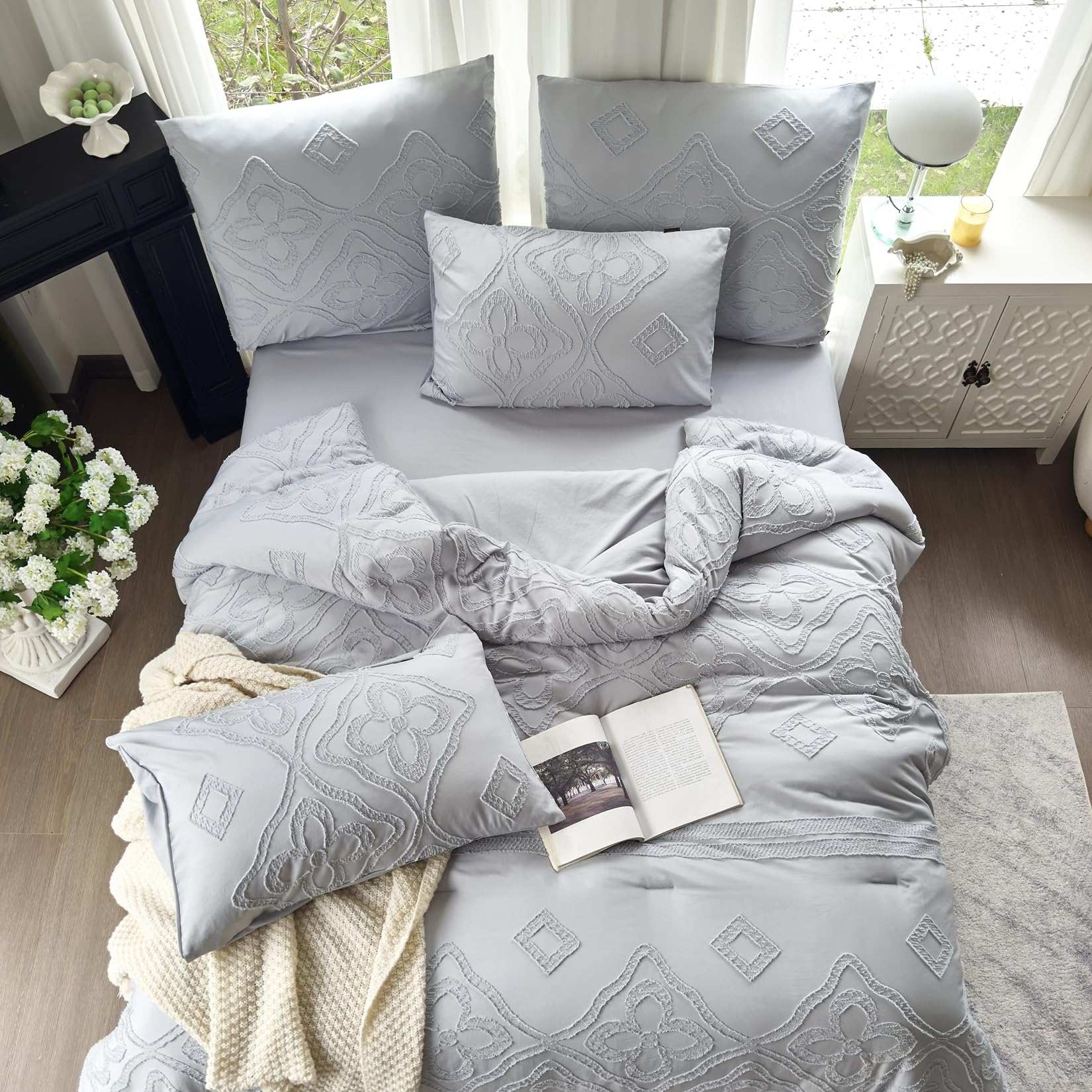 Geometric Tufted Comforter Set – Reversible Microfiber 3-Piece Bedding Collection