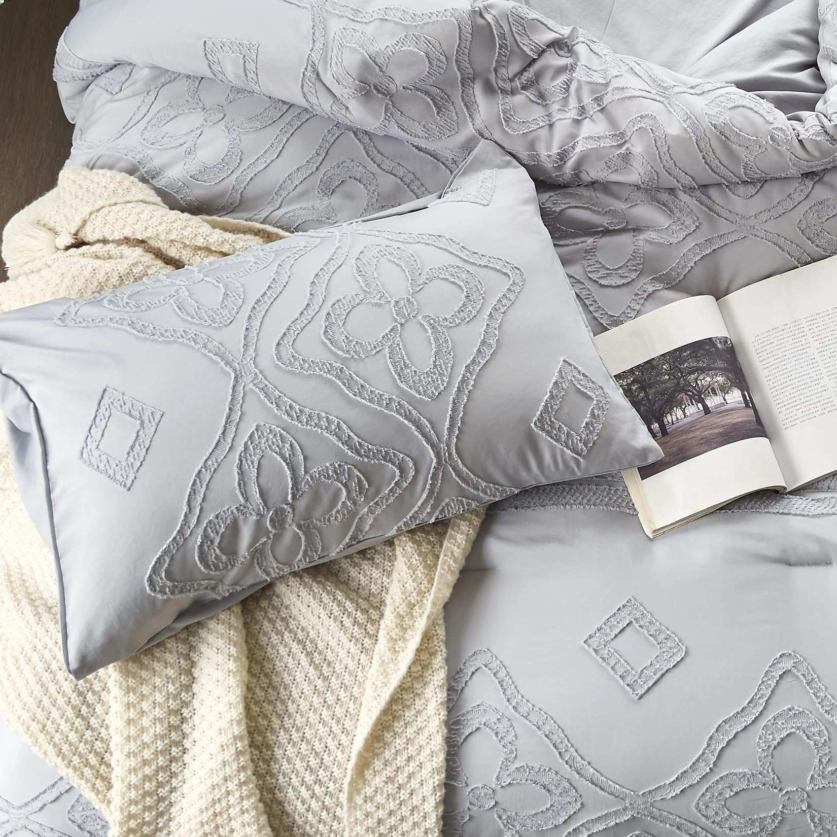 Geometric Tufted Comforter Set – Reversible Microfiber 3-Piece Bedding Collection