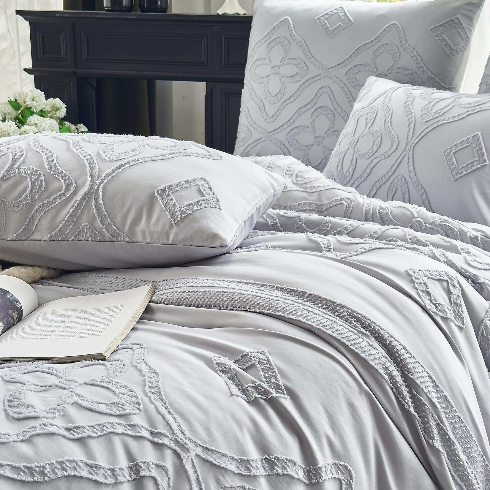 Geometric Tufted Comforter Set – Reversible Microfiber 3-Piece Bedding Collection