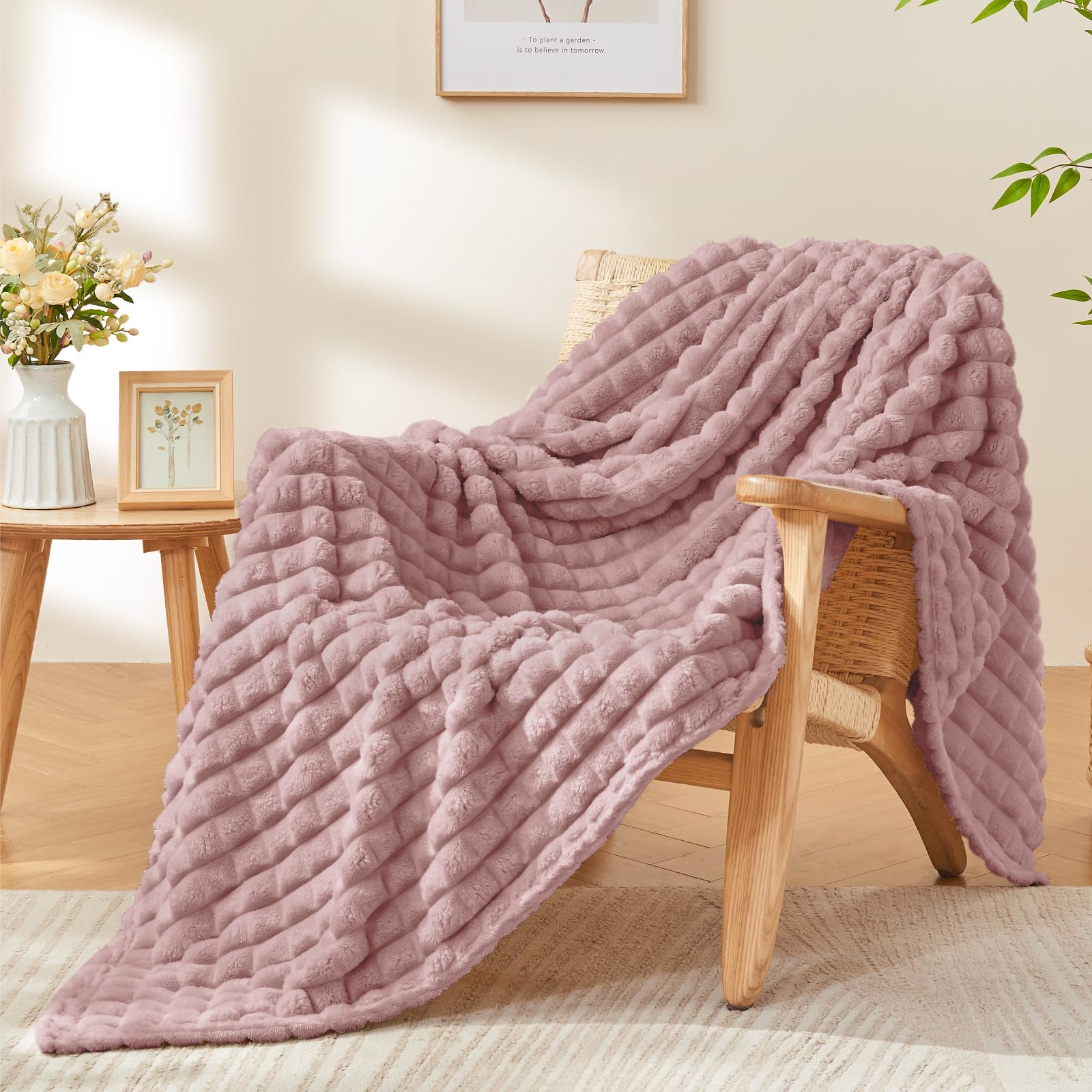 3D Grid Plush Throw Blanket – Textured Microfiber Fleece All-Season Blanket