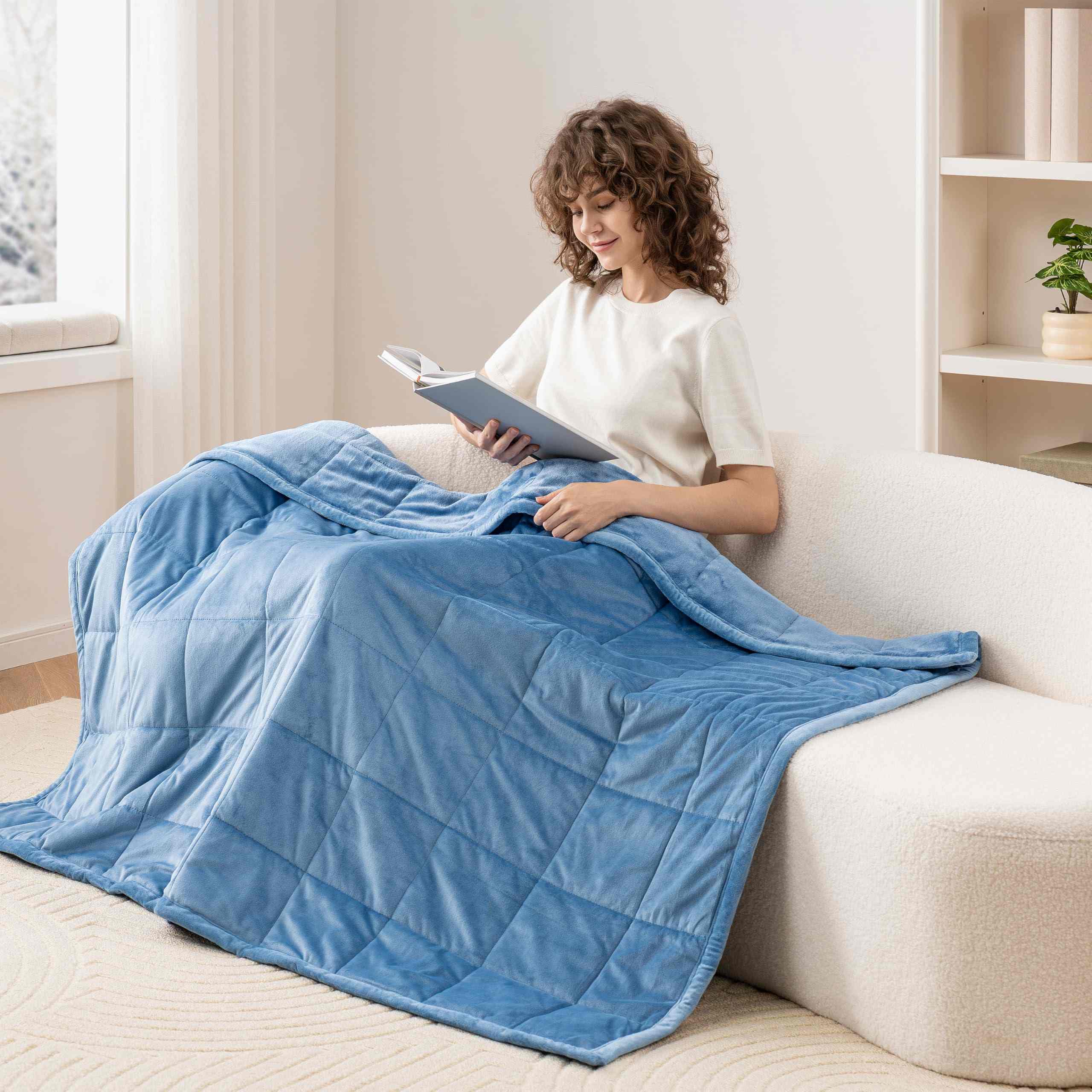Ultra-Soft Reversible Fleece Quilted Blanket – Lightweight All-Season Throw