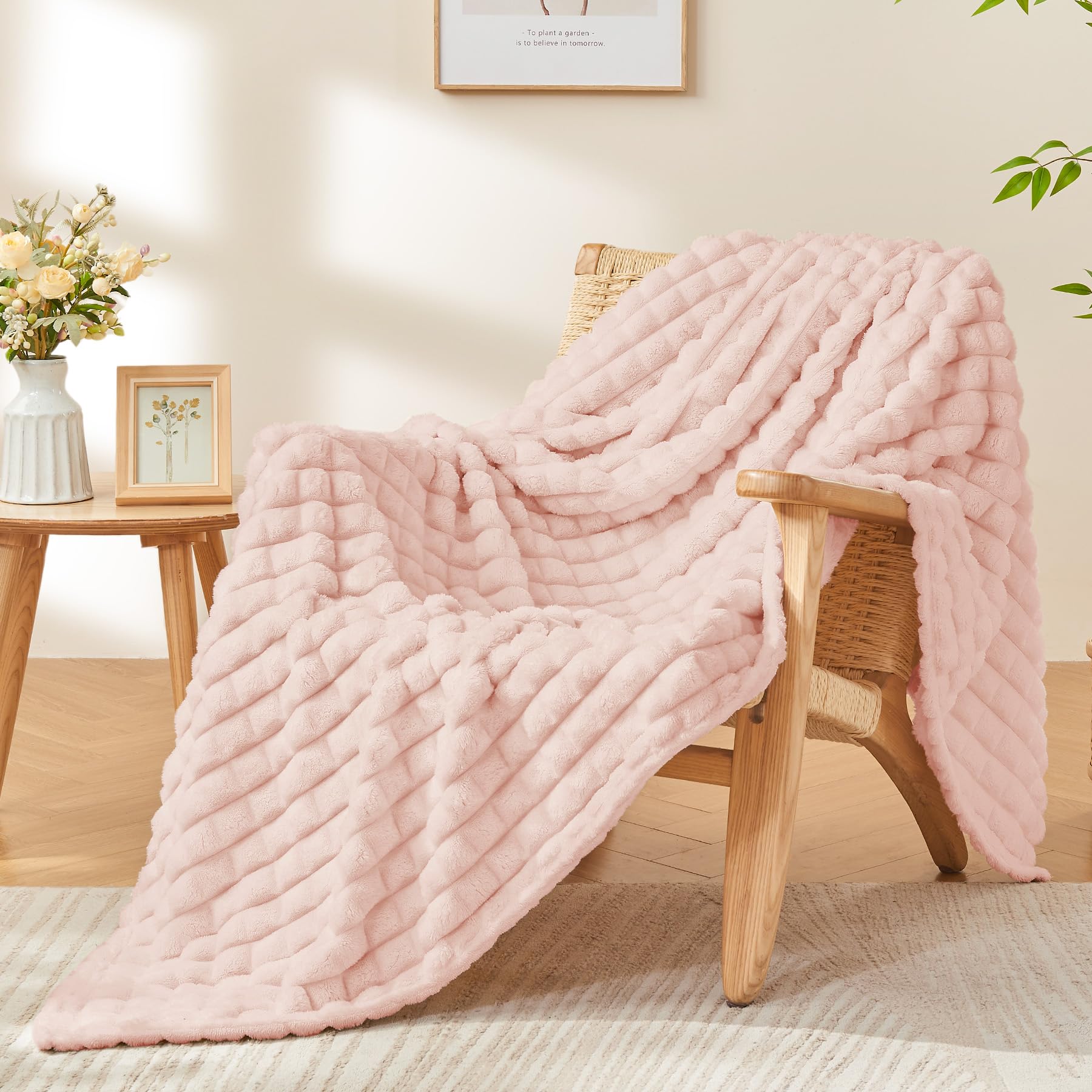 3D Grid Plush Throw Blanket – Textured Microfiber Fleece All-Season Blanket