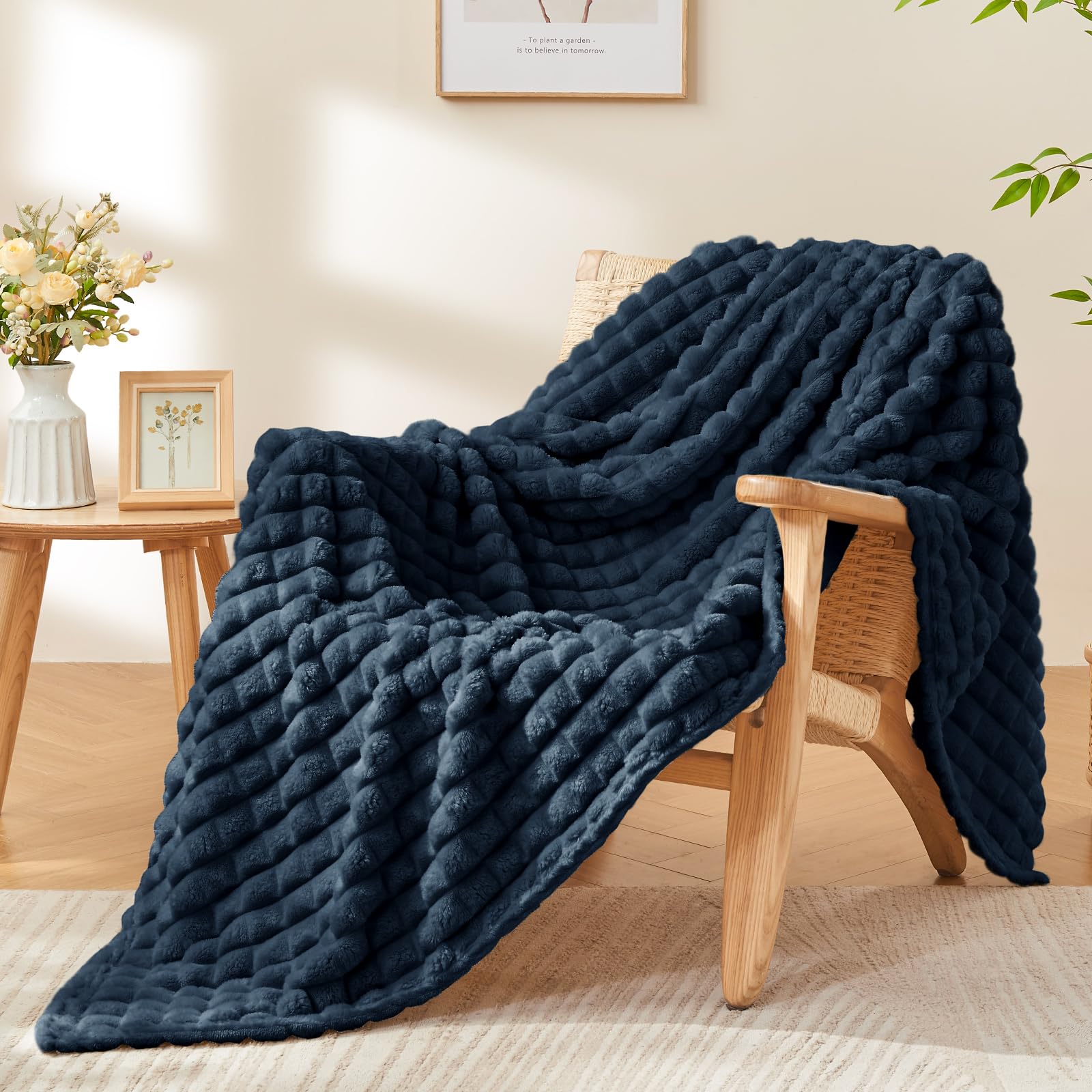 3D Grid Plush Throw Blanket – Textured Microfiber Fleece All-Season Blanket