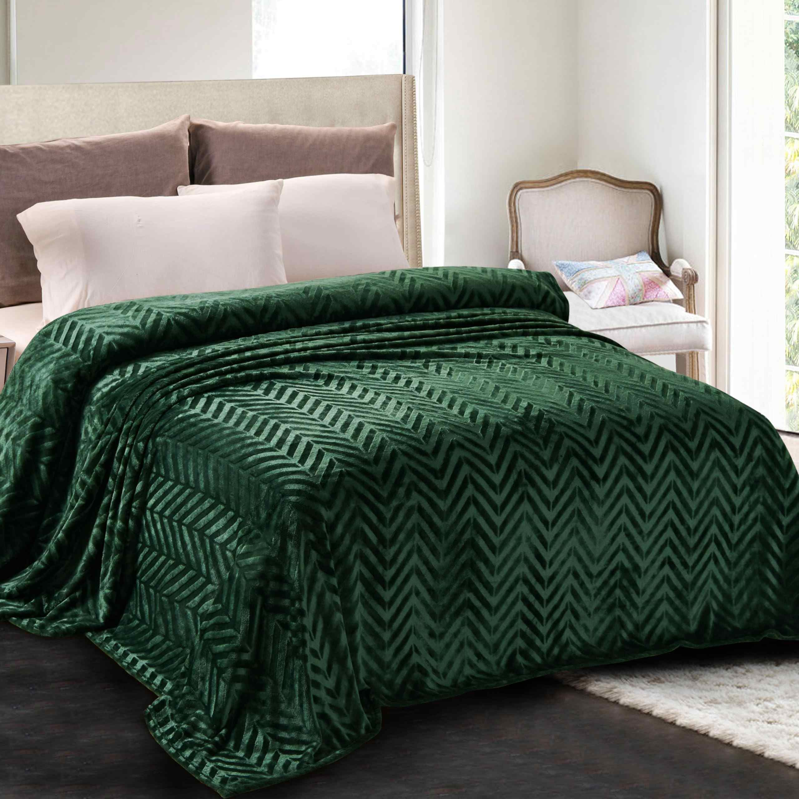 Ultra-Soft Flannel Fleece Blanket – Plush All-Season Throw for Home & Travel