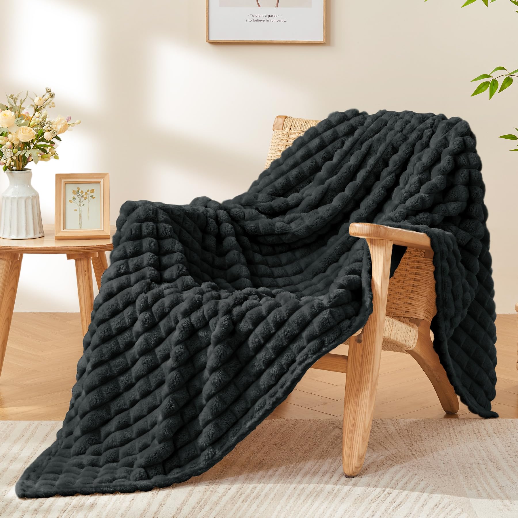 3D Grid Plush Throw Blanket – Textured Microfiber Fleece All-Season Blanket