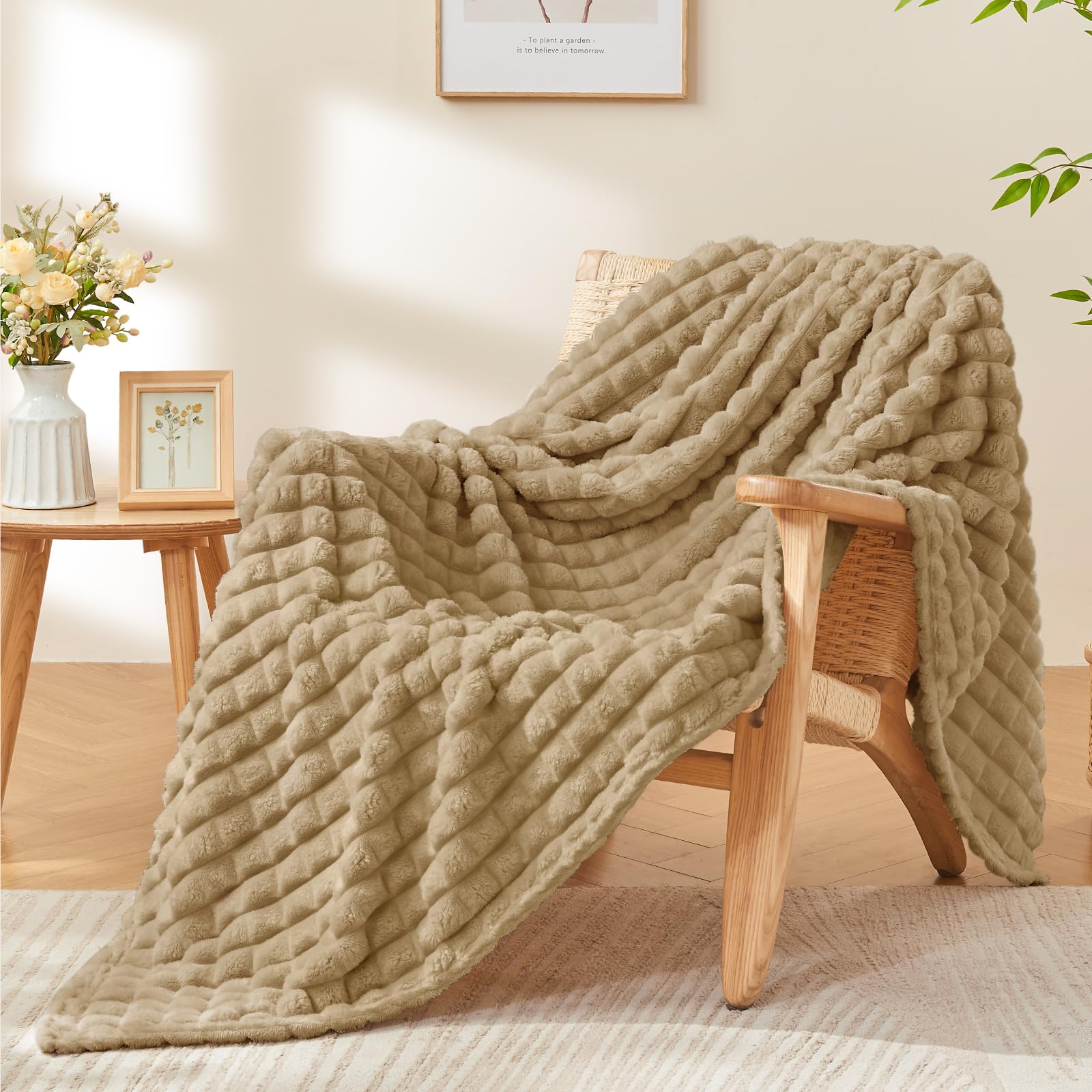 3D Grid Plush Throw Blanket – Textured Microfiber Fleece All-Season Blanket