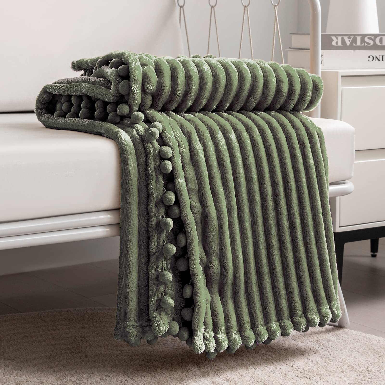 Pom-Pom Tassel Flannel Throw Blanket – Striped Soft Fleece Decorative Blanket