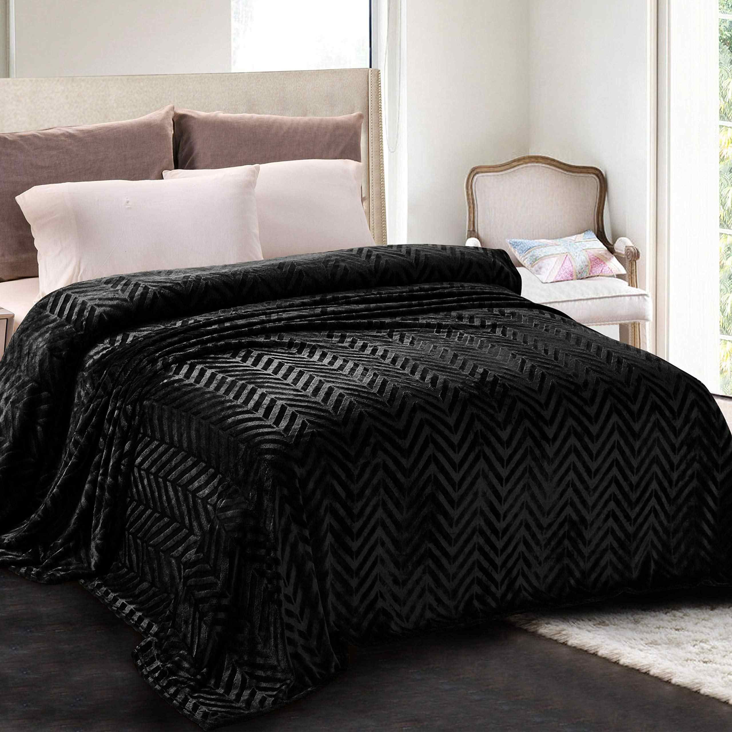 Ultra-Soft Flannel Fleece Blanket – Plush All-Season Throw for Home & Travel