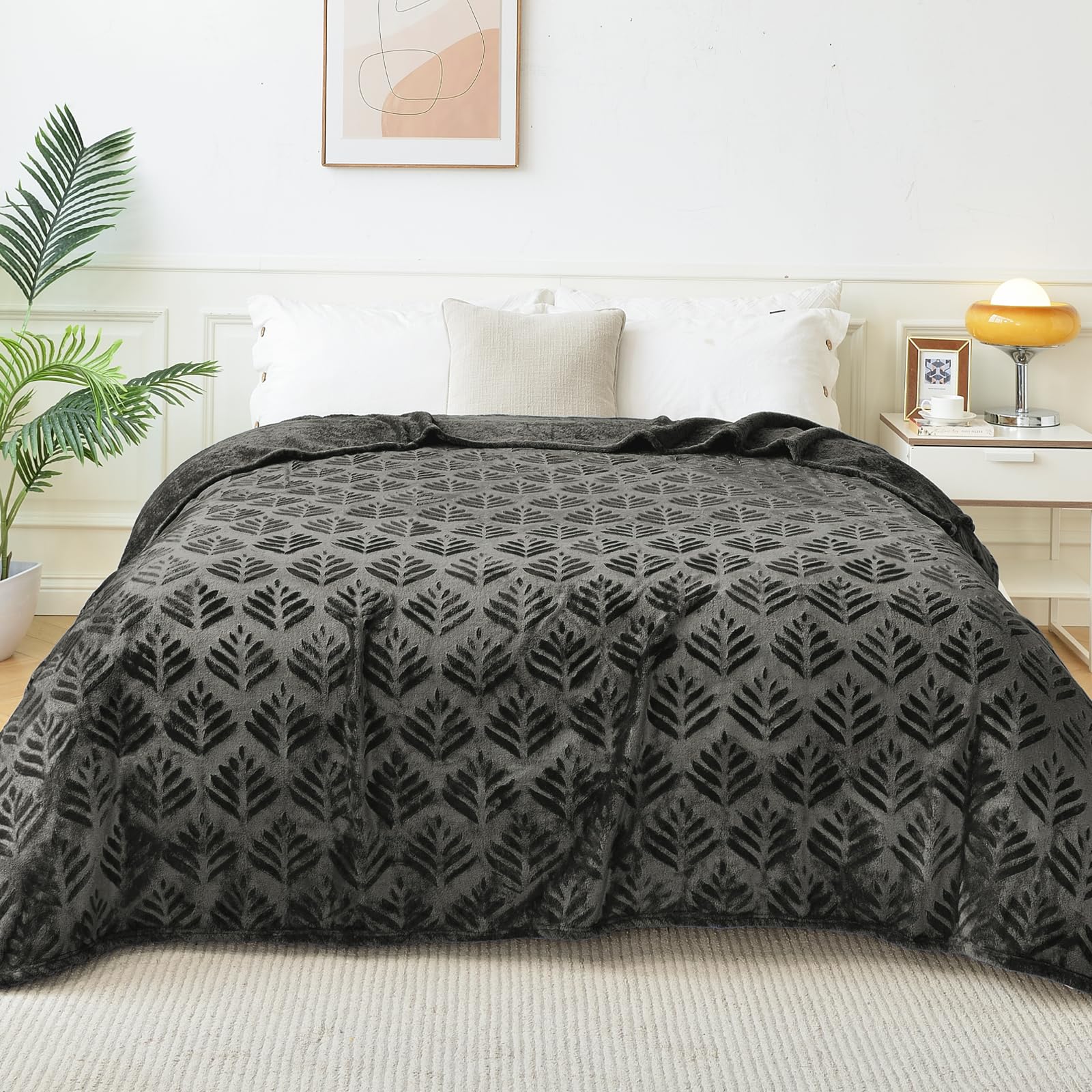 Leaf Pattern Jacquard Flannel Throw Blanket – Soft Plush Microfiber Fleece