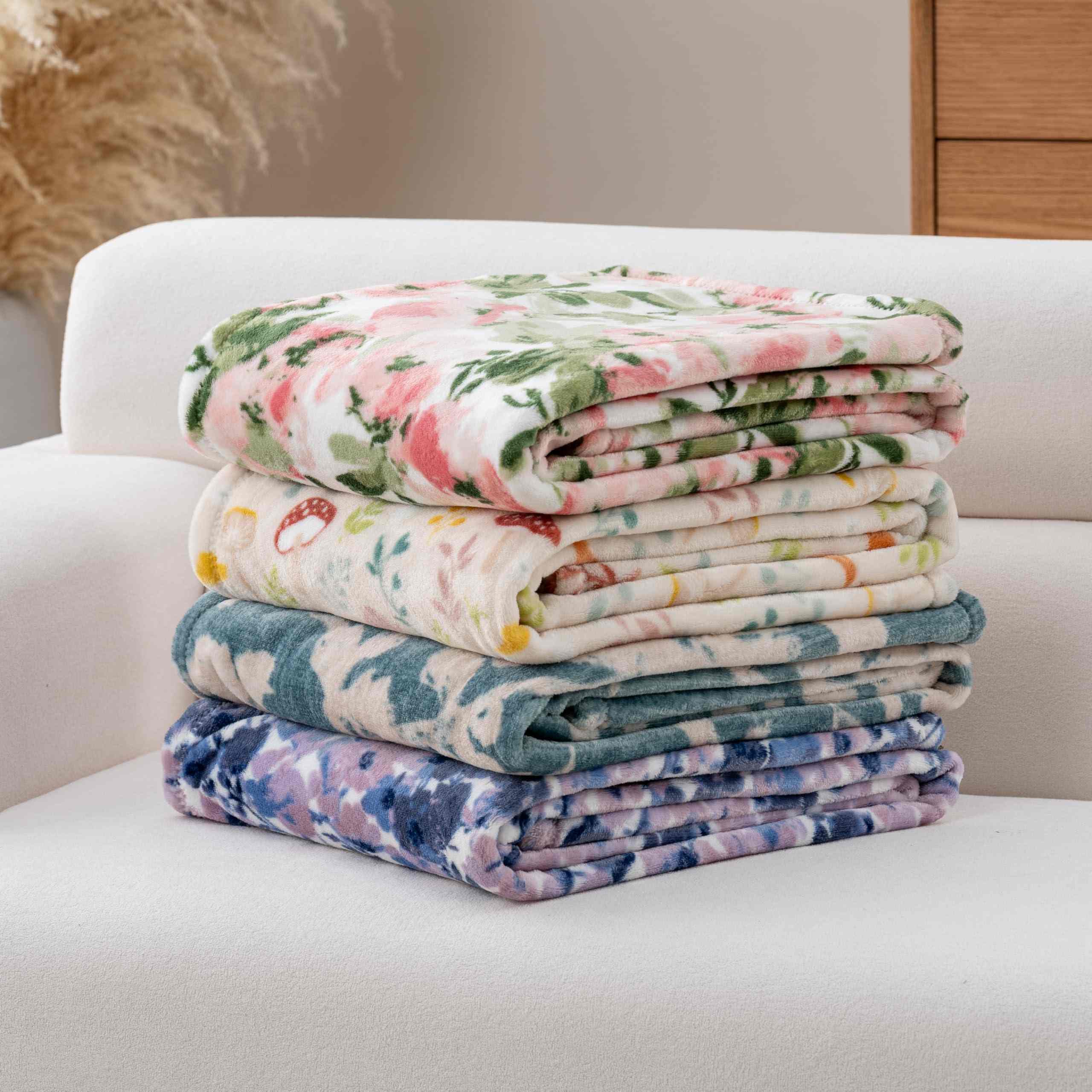 Printed Microfiber Fleece Blanket – 280 GSM Soft All-Season Throw