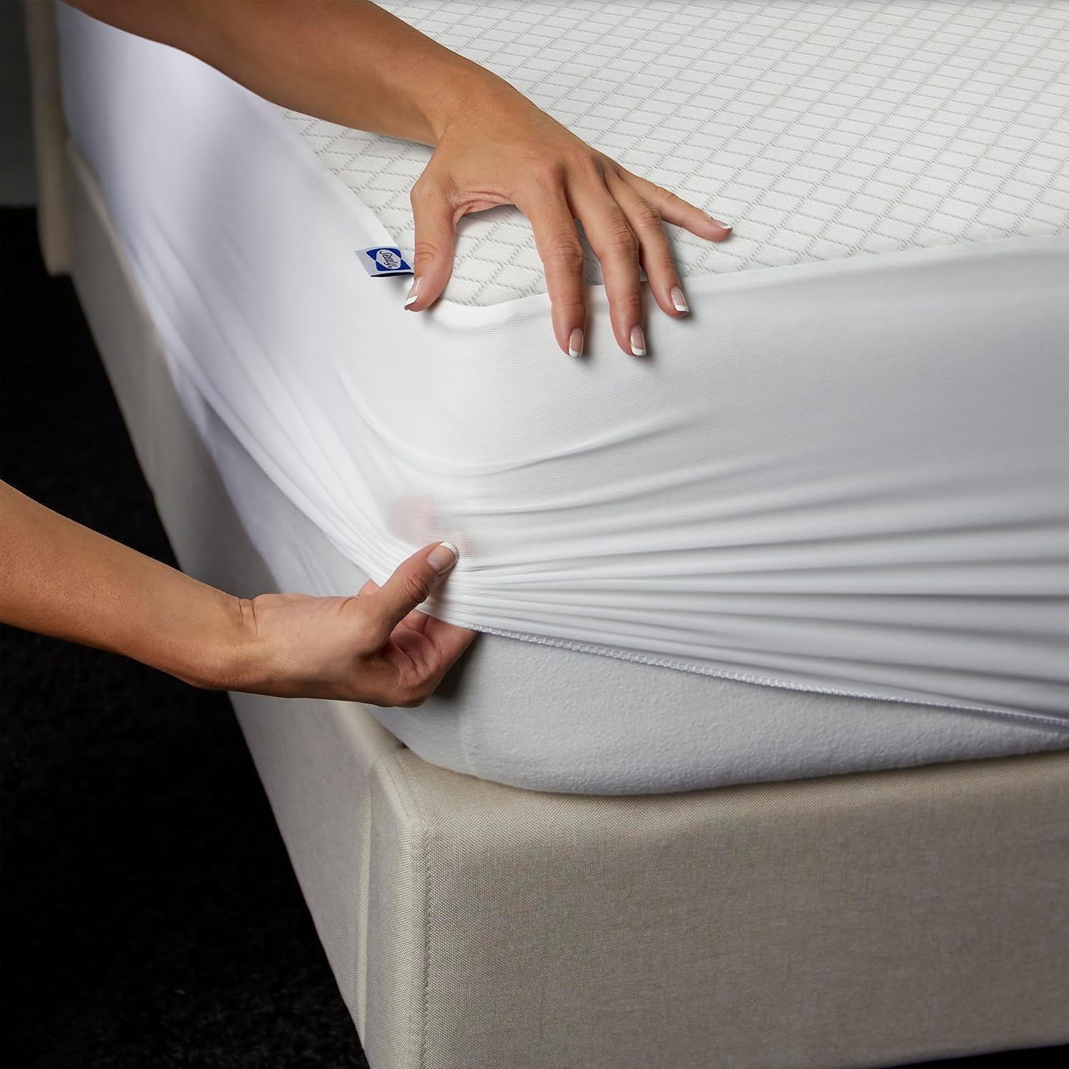 Microfiber Waterproof Mattress Protector with Soft Knit Surface