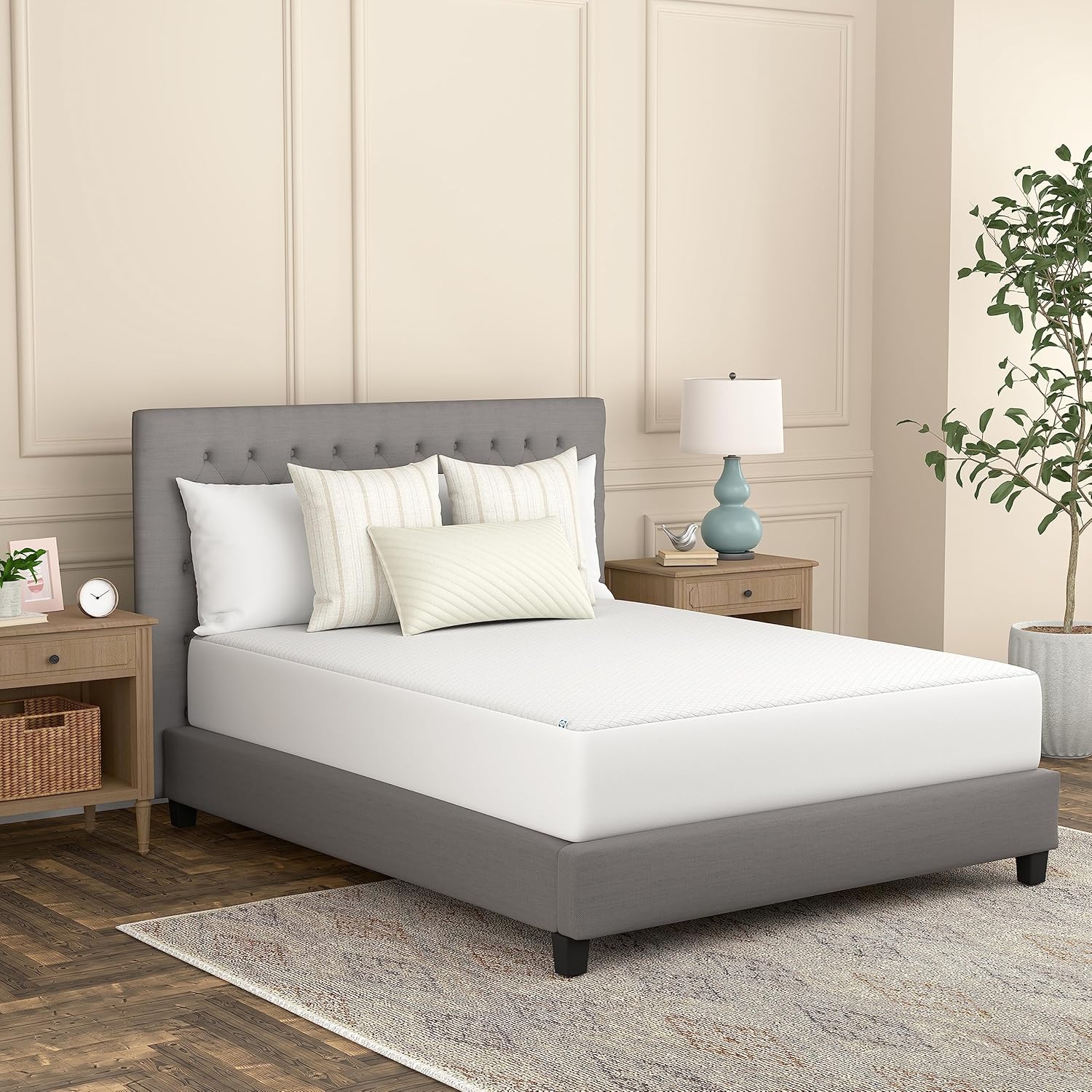 Microfiber Waterproof Mattress Protector with Soft Knit Surface