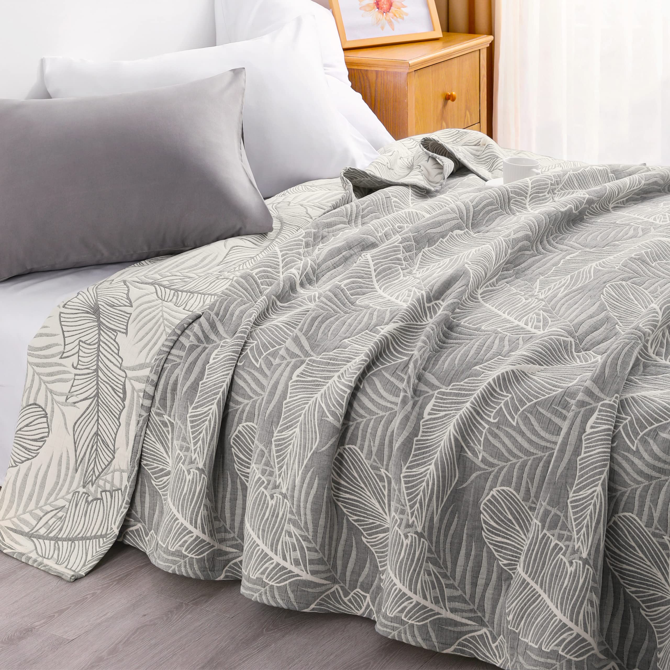 Cotton Triple-Layer Gauze Bedspread – Breathable Warmth for All Seasons
