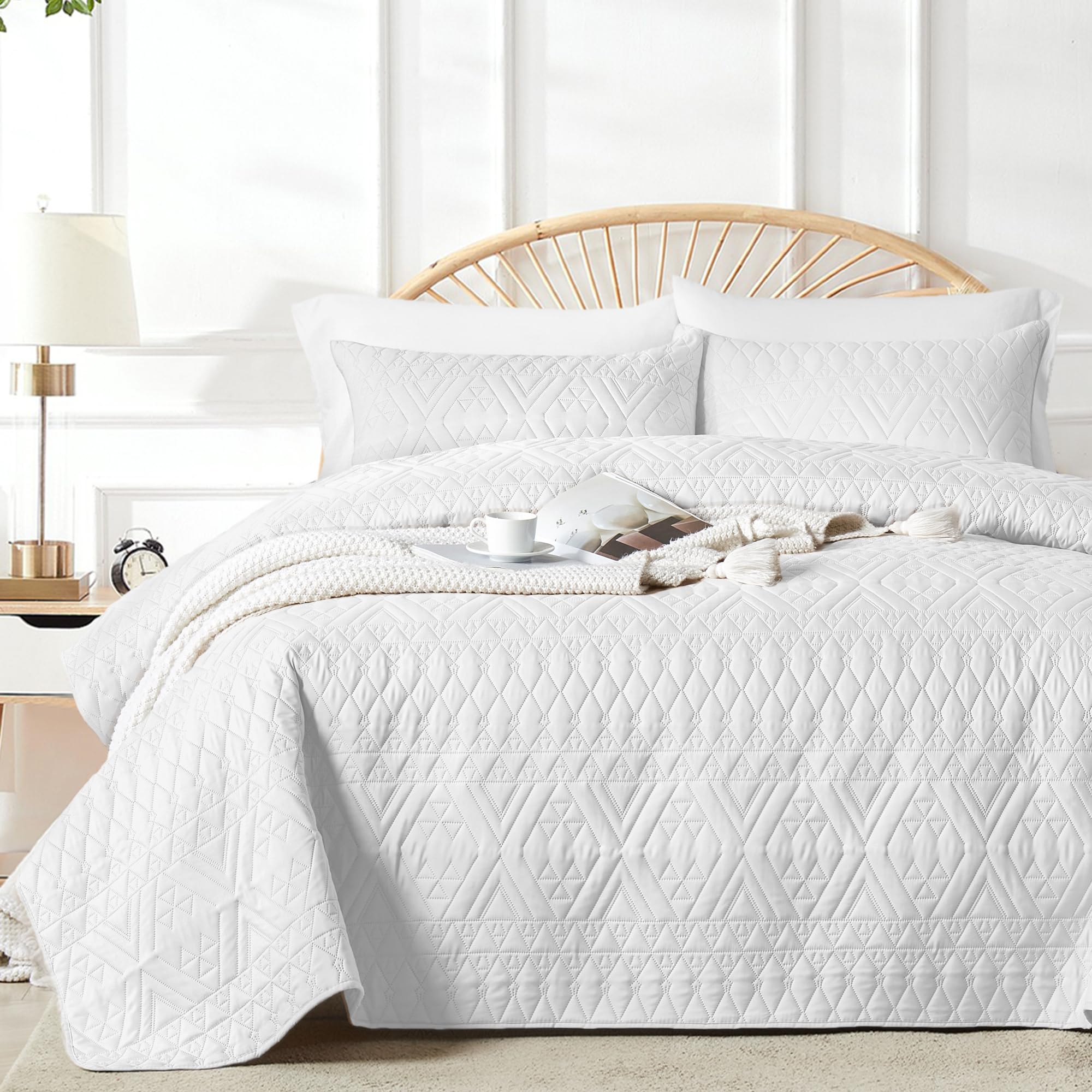 Geometric Ultrasonic Embossed Bedspread Set – Soft Microfiber & Modern Style