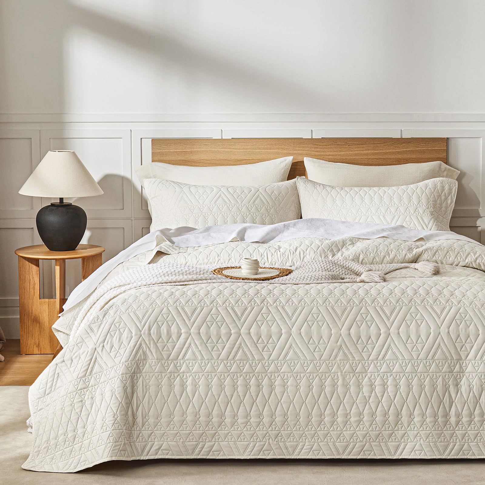 Geometric Ultrasonic Embossed Bedspread Set – Soft Microfiber & Modern Style