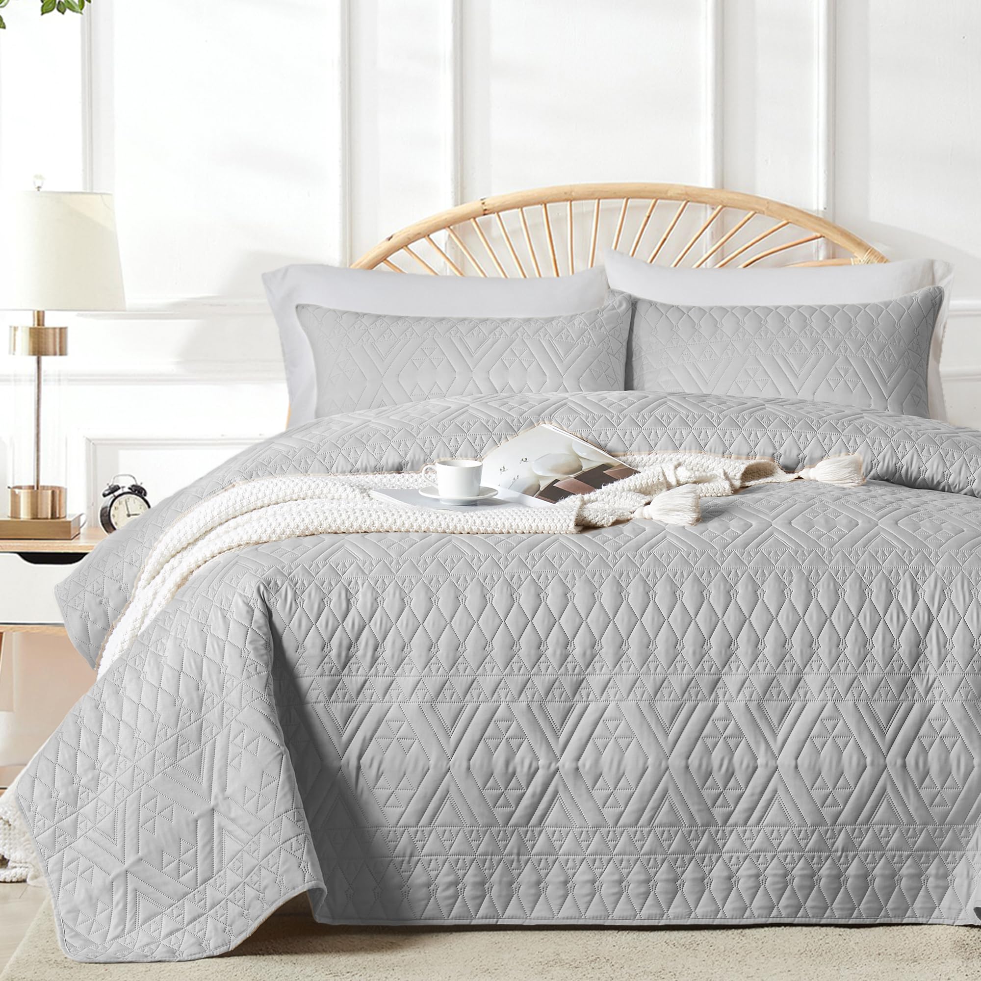 Geometric Ultrasonic Embossed Bedspread Set – Soft Microfiber & Modern Style