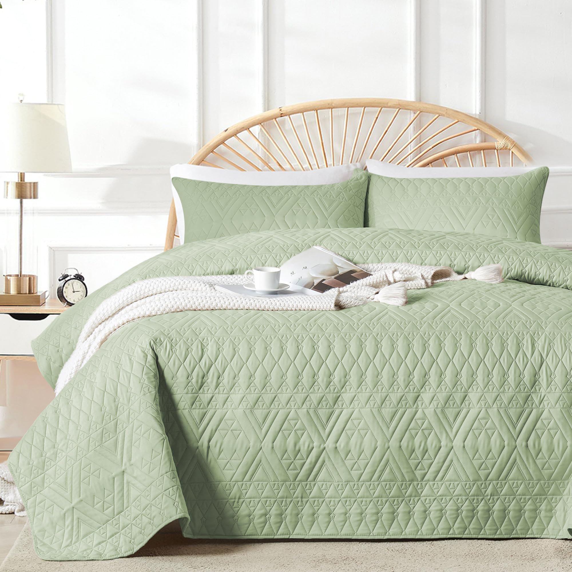 Geometric Ultrasonic Embossed Bedspread Set – Soft Microfiber & Modern Style