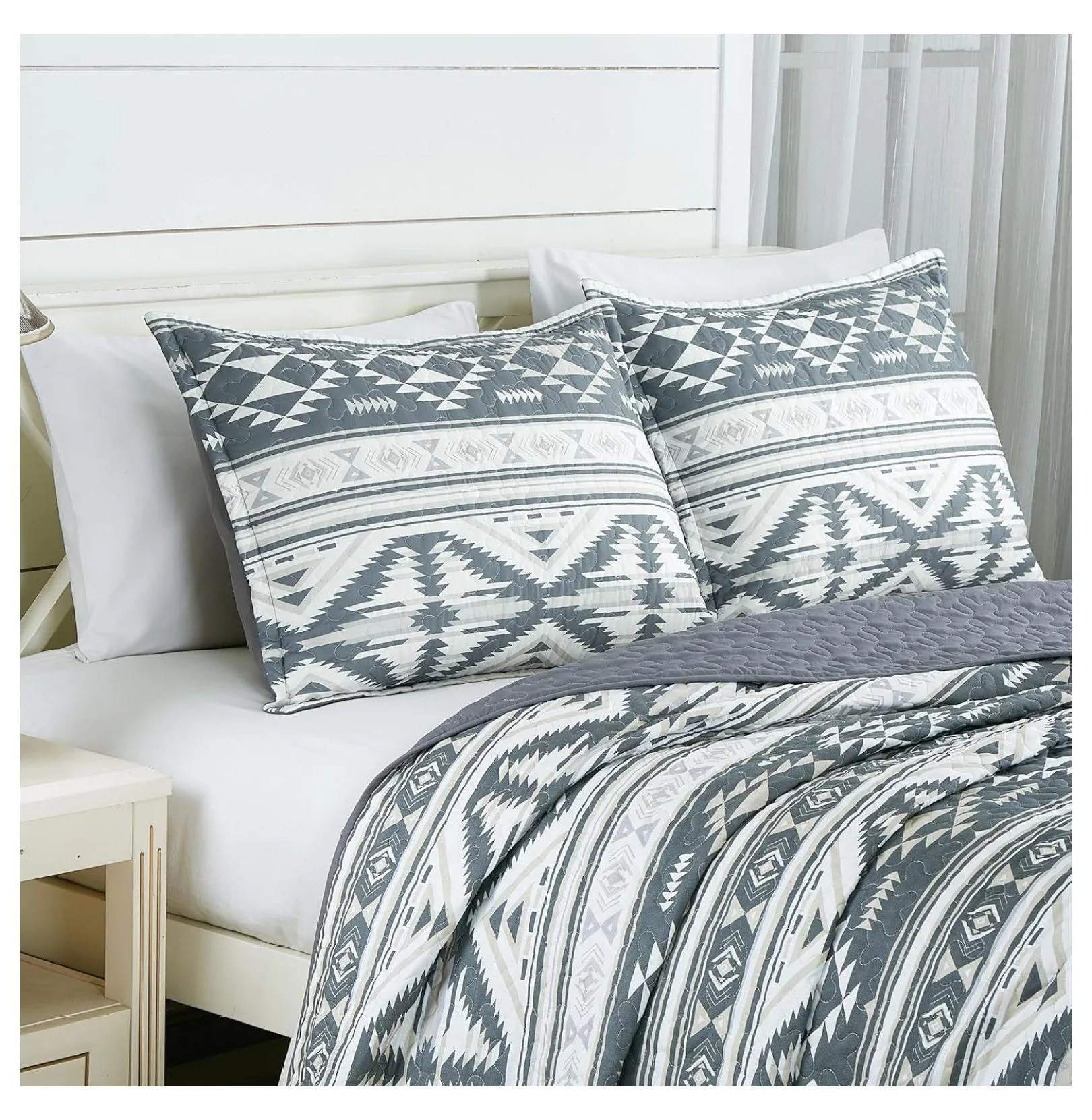 Southwestern Geometric Quilted Bedspread Set – Soft Microfiber & Rustic Charm