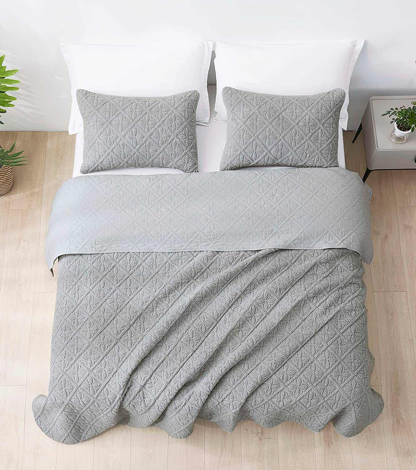 Microfiber Geometric Ultrasonic Quilted Bedspread Set – Lightweight All-Season 3-Piece Set