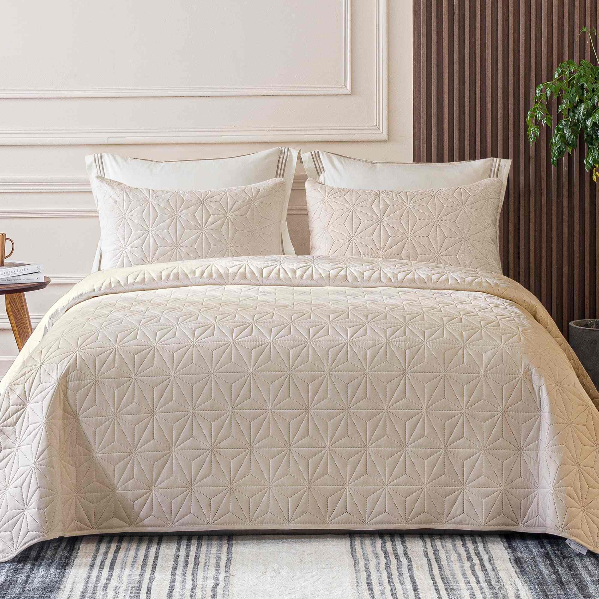 Ultrasonic Microfiber Bedspread Set – Lightweight, Soft & Versatile