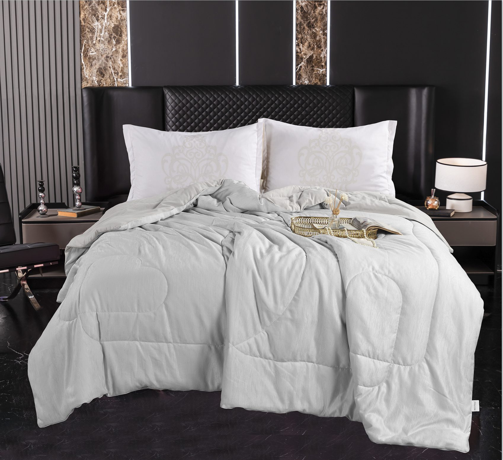 Wave Jacquard Quilt, Lightweight Polyester-Filled Comforter