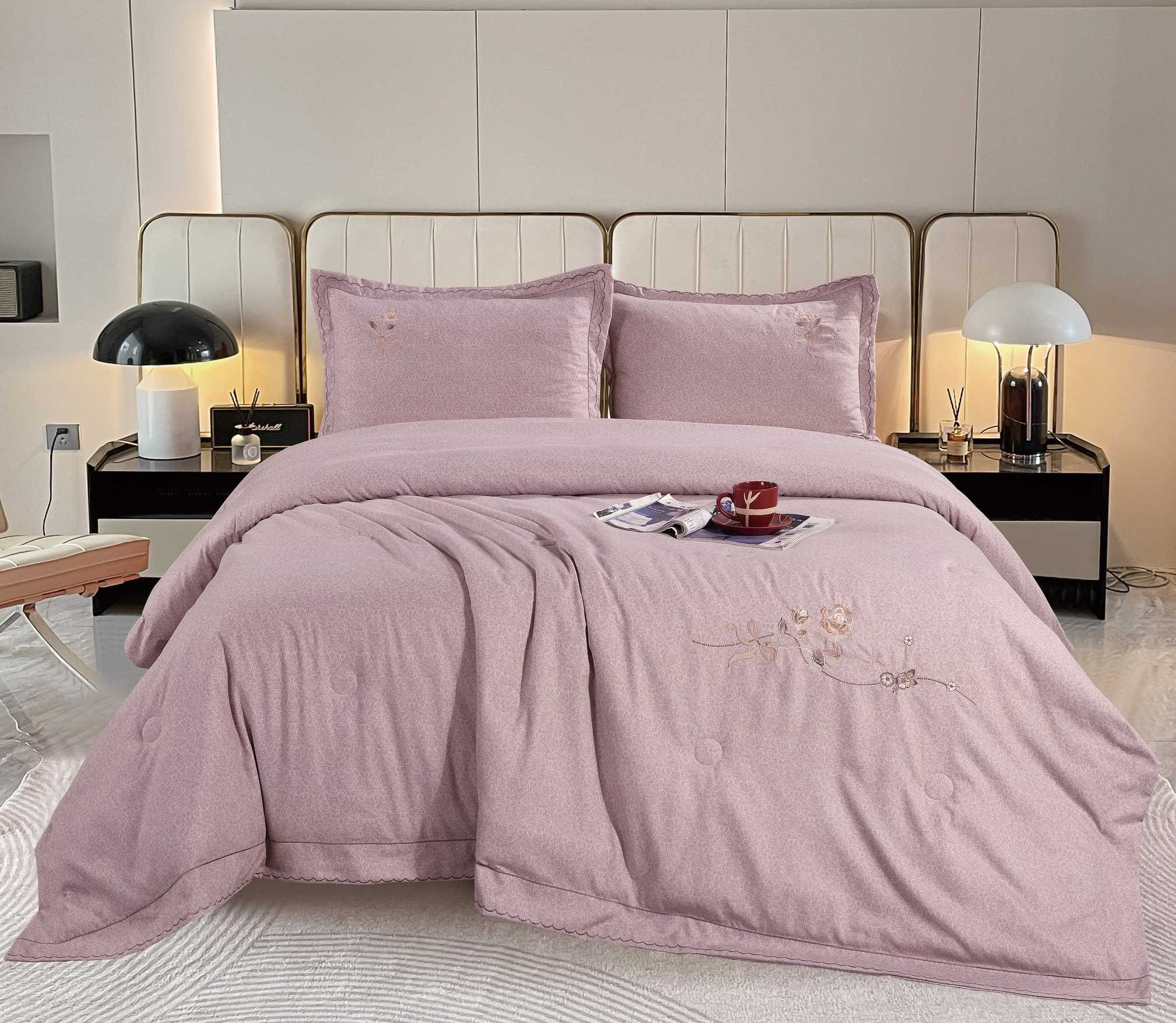 Subtle Jacquard Embroidered Quilt Set, Lightweight & Breathable, 4-Piece