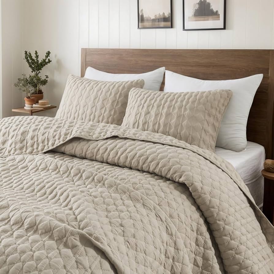 3-Piece Quilted Bedcover Set with Elegant Beige Leaf Embossed Pattern