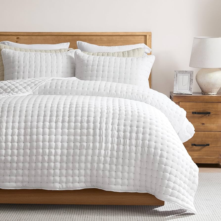 3-Piece Quilted Bedcover Set with Classic White Diamond Stitch Pattern