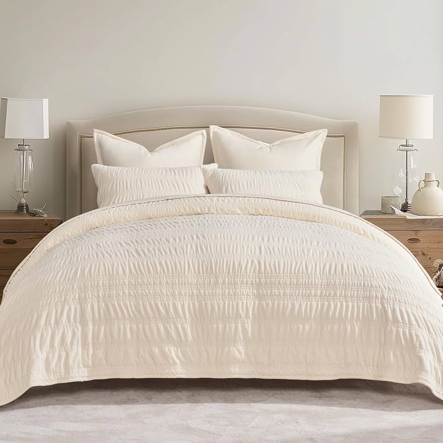 3-Piece Quilted Bedcover Set with Emerald Green Velvet Texture