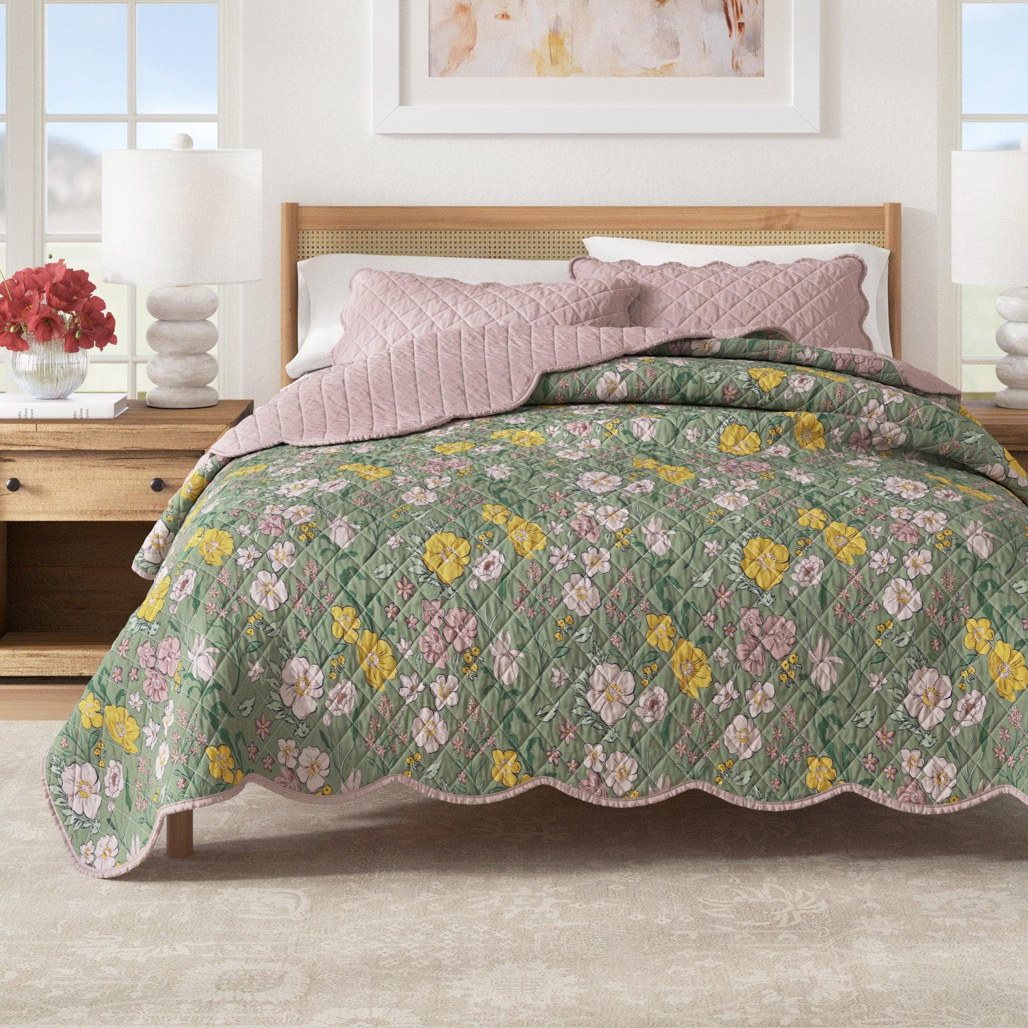 3-Piece Spring Garden Floral Print Scalloped Edge Quilted Bedcover Set