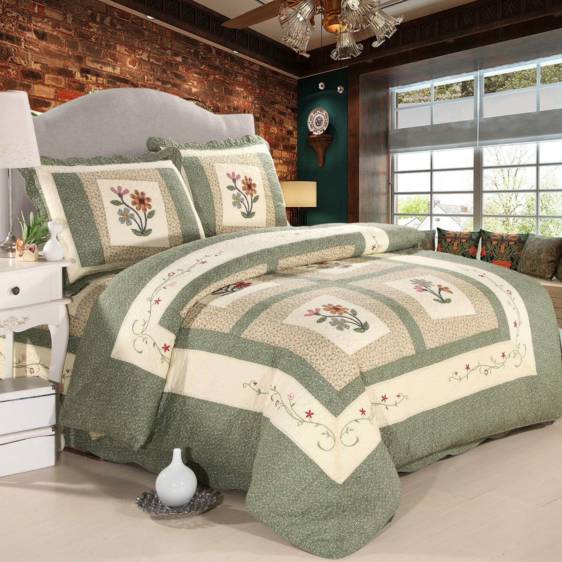 3-Piece Garden Floral Applique Patchwork Quilted Bedcover Set