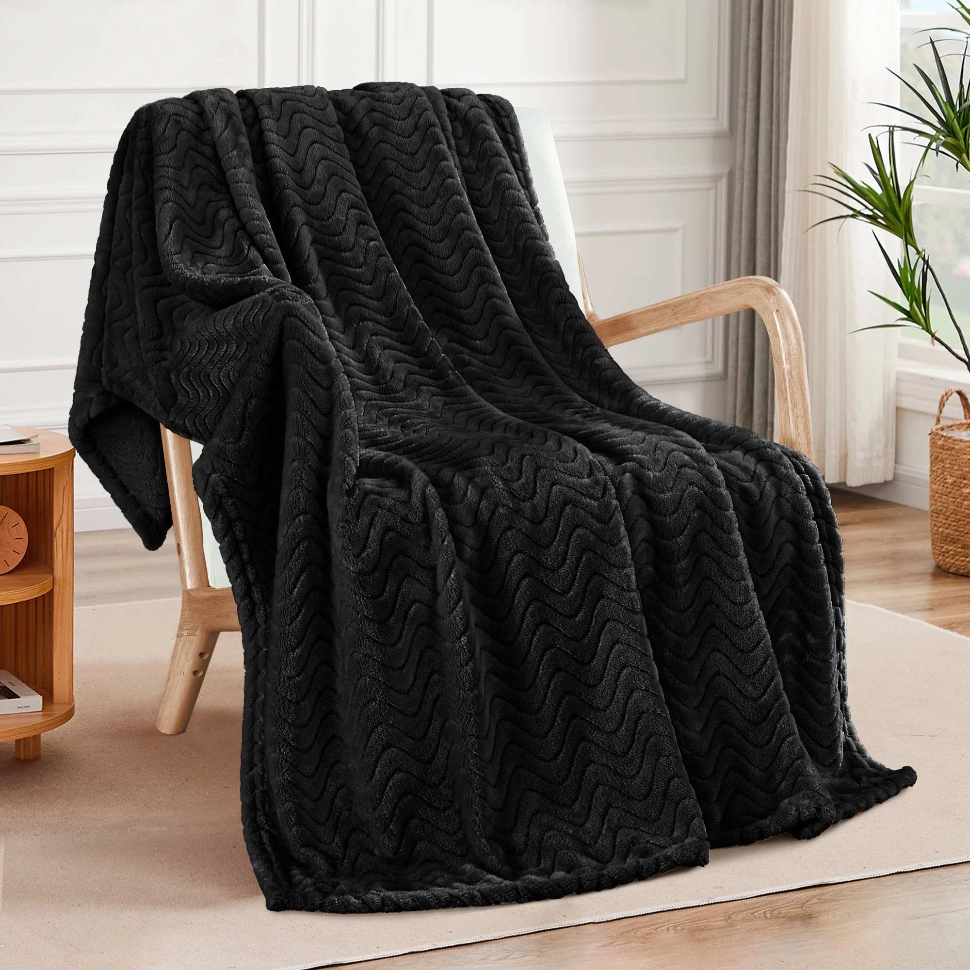 Wave Pattern Flannel Throw Blanket – Ultra-Soft Double-Sided Microfiber, Lightweight Jacquard Decorative Blanket for All Seasons