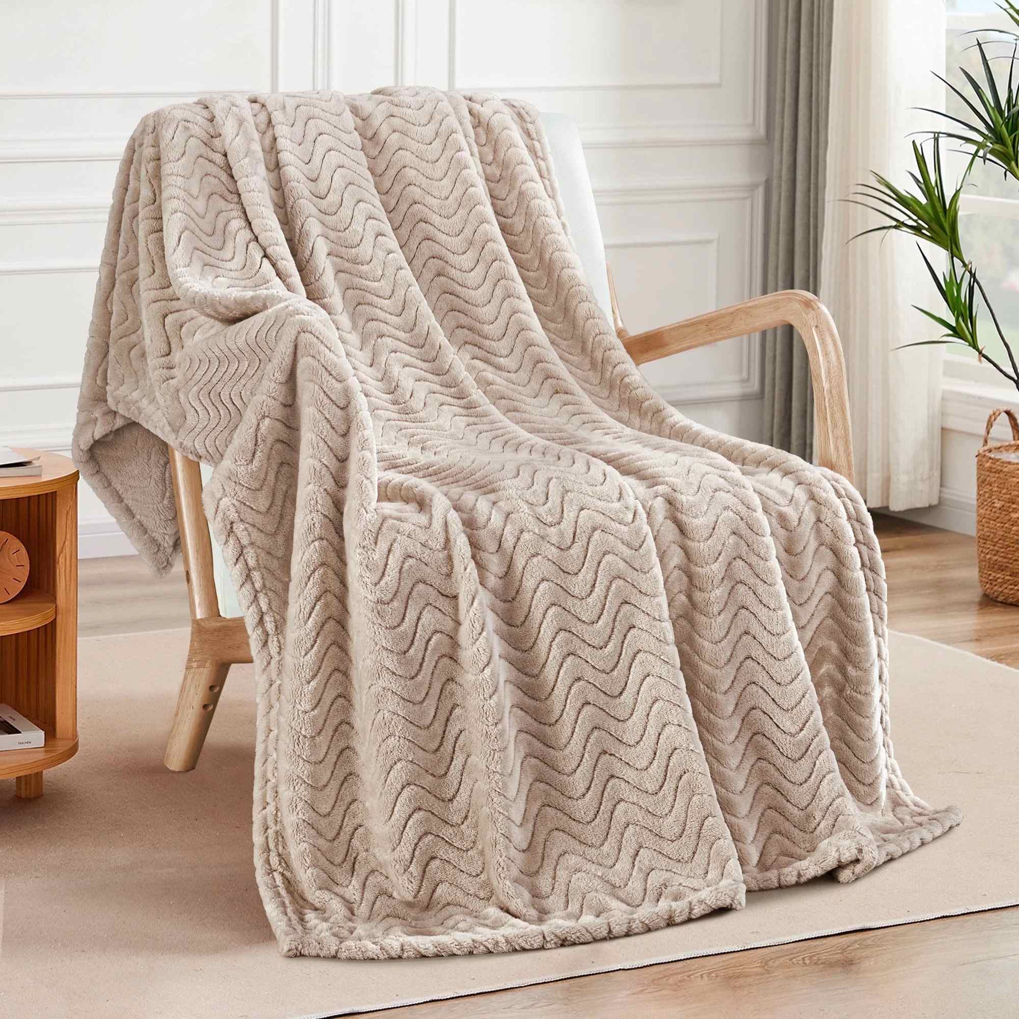Wave Pattern Flannel Throw Blanket – Ultra-Soft Double-Sided Microfiber, Lightweight Jacquard Decorative Blanket for All Seasons