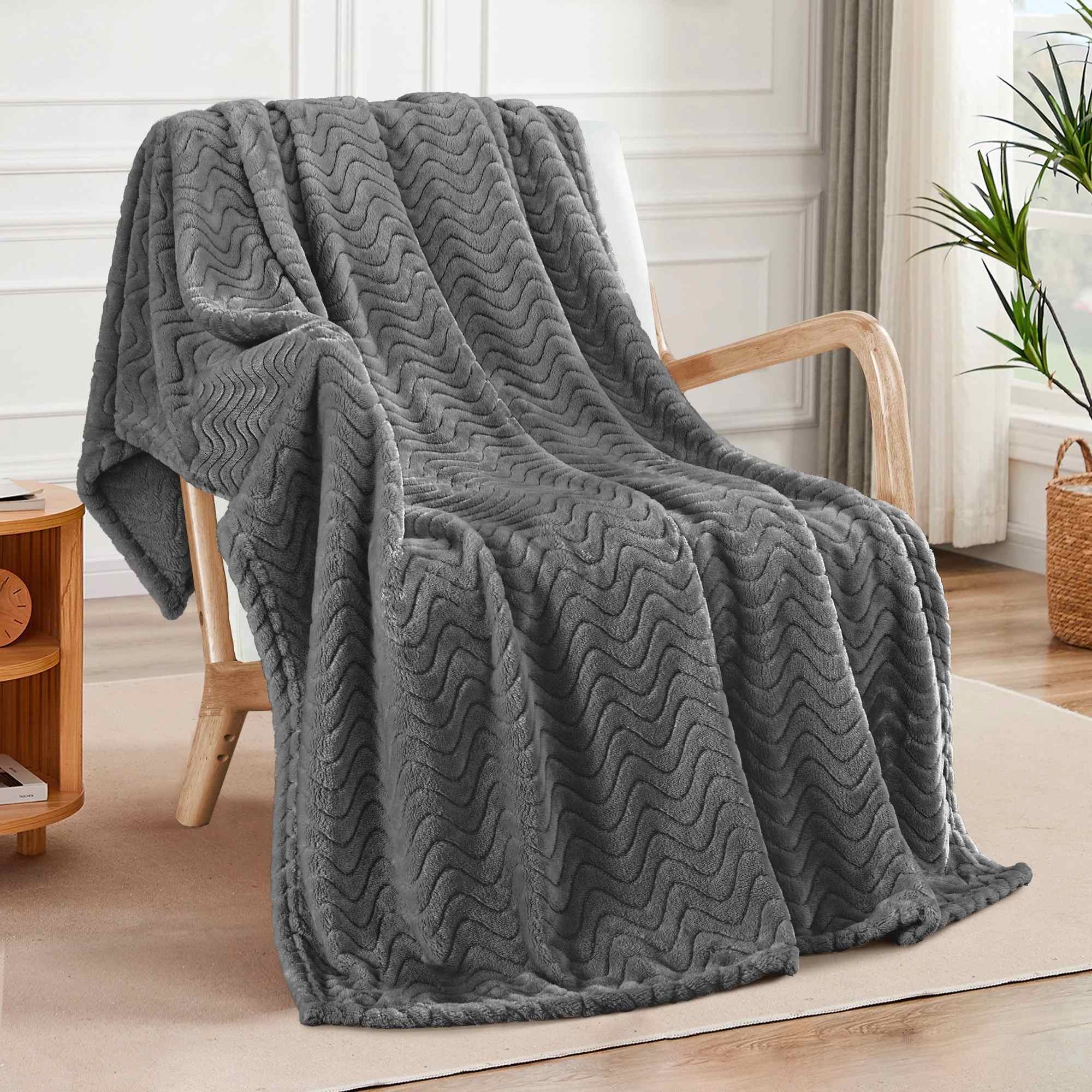 Wave Pattern Flannel Throw Blanket – Ultra-Soft Double-Sided Microfiber, Lightweight Jacquard Decorative Blanket for All Seasons