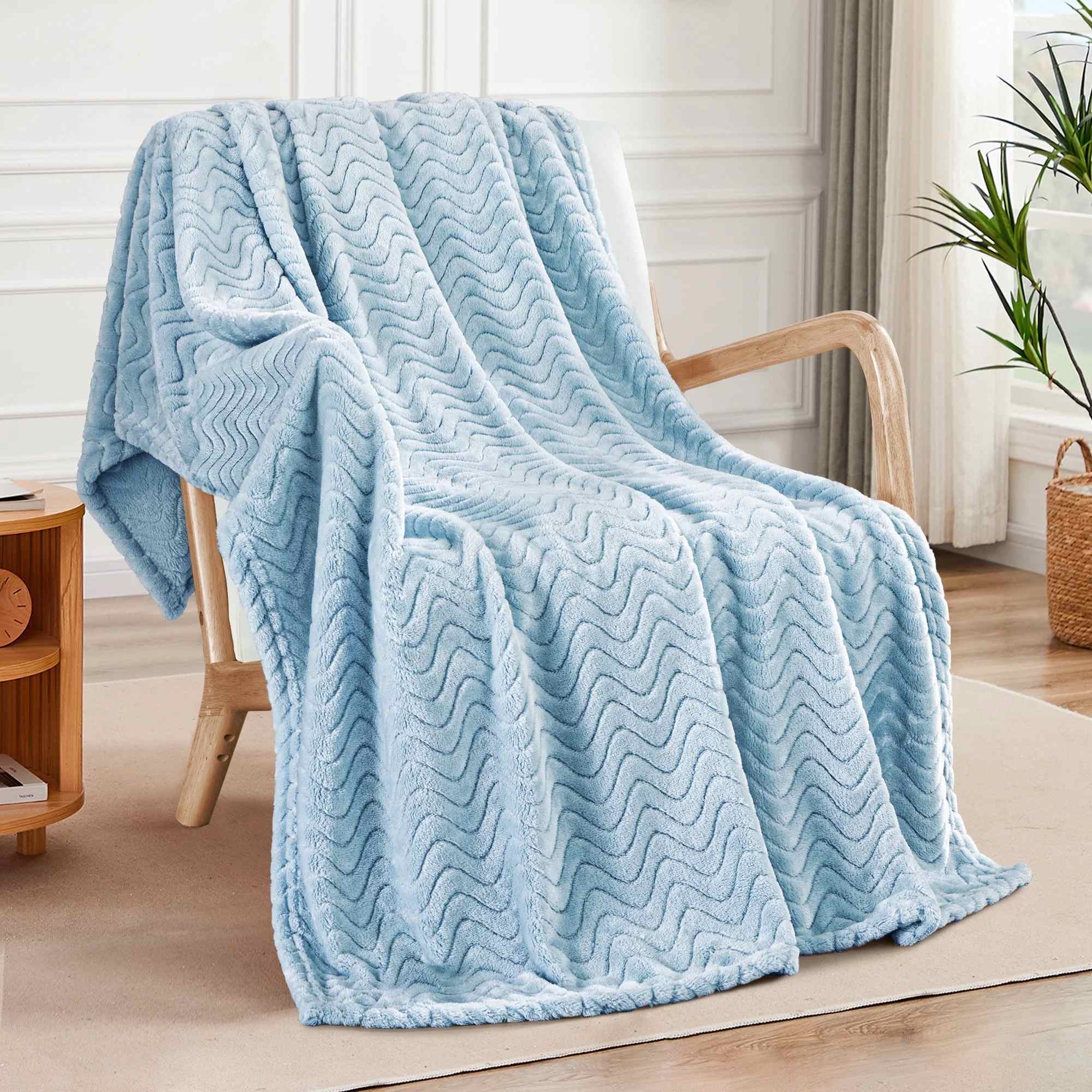 Wave Pattern Flannel Throw Blanket – Ultra-Soft Double-Sided Microfiber, Lightweight Jacquard Decorative Blanket for All Seasons