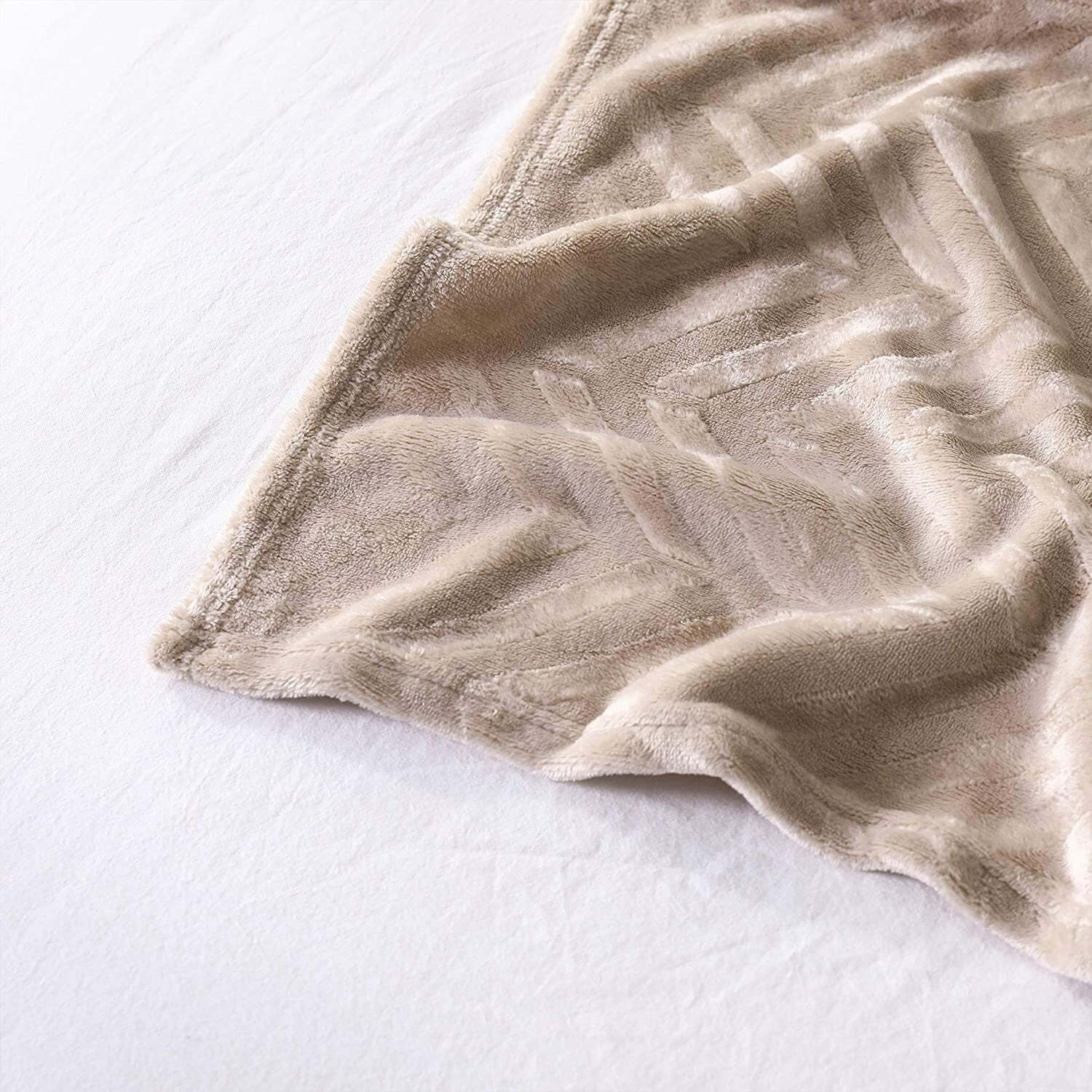 Jacquard Velvet Flannel Throw Blanket – Ultra-Soft Breathable Plush Polyester, Decorative All-Season Blanket for Sofa, Bed & Travel