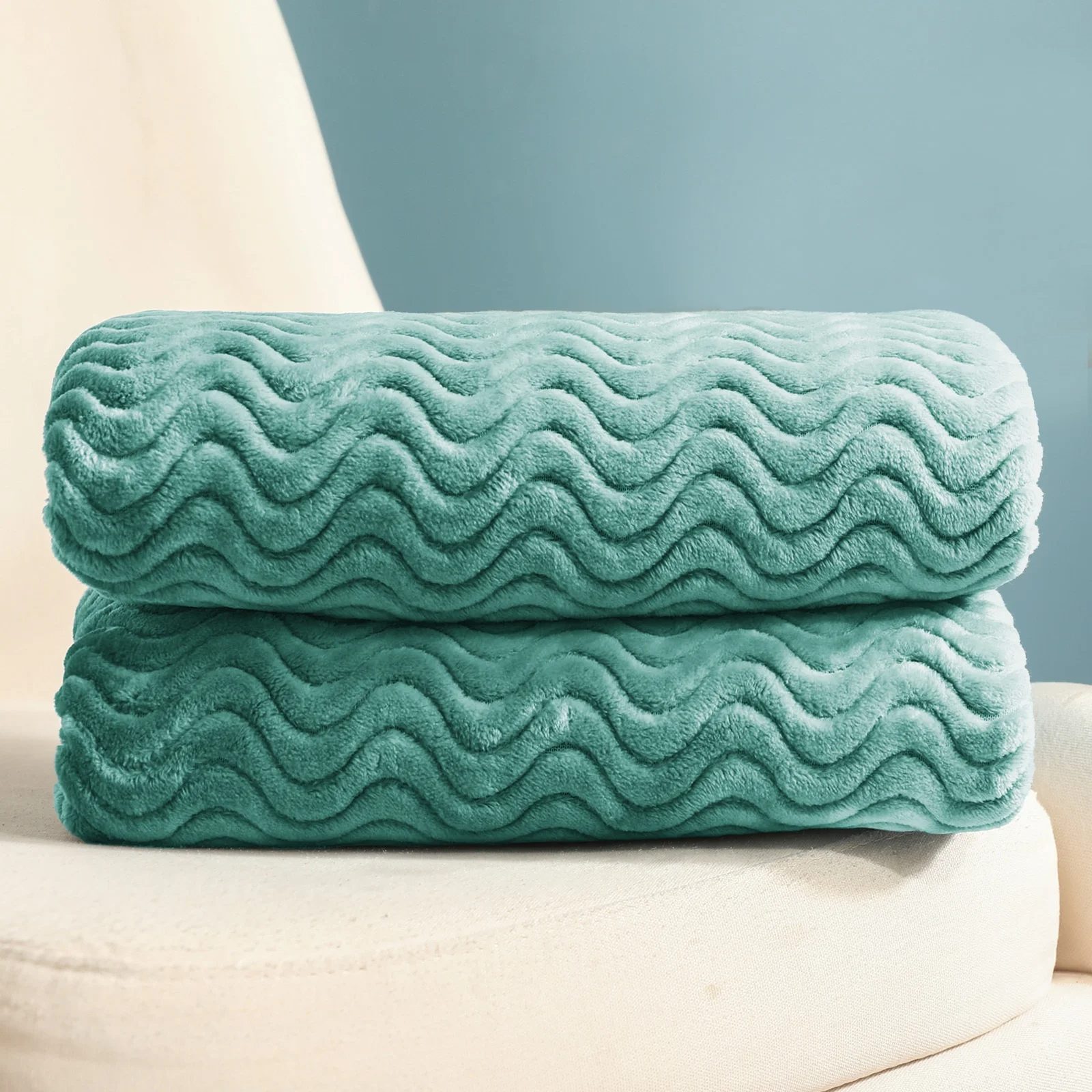 Wave Pattern Flannel Throw Blanket – Ultra-Soft Double-Sided Microfiber, Lightweight Jacquard Decorative Blanket for All Seasons