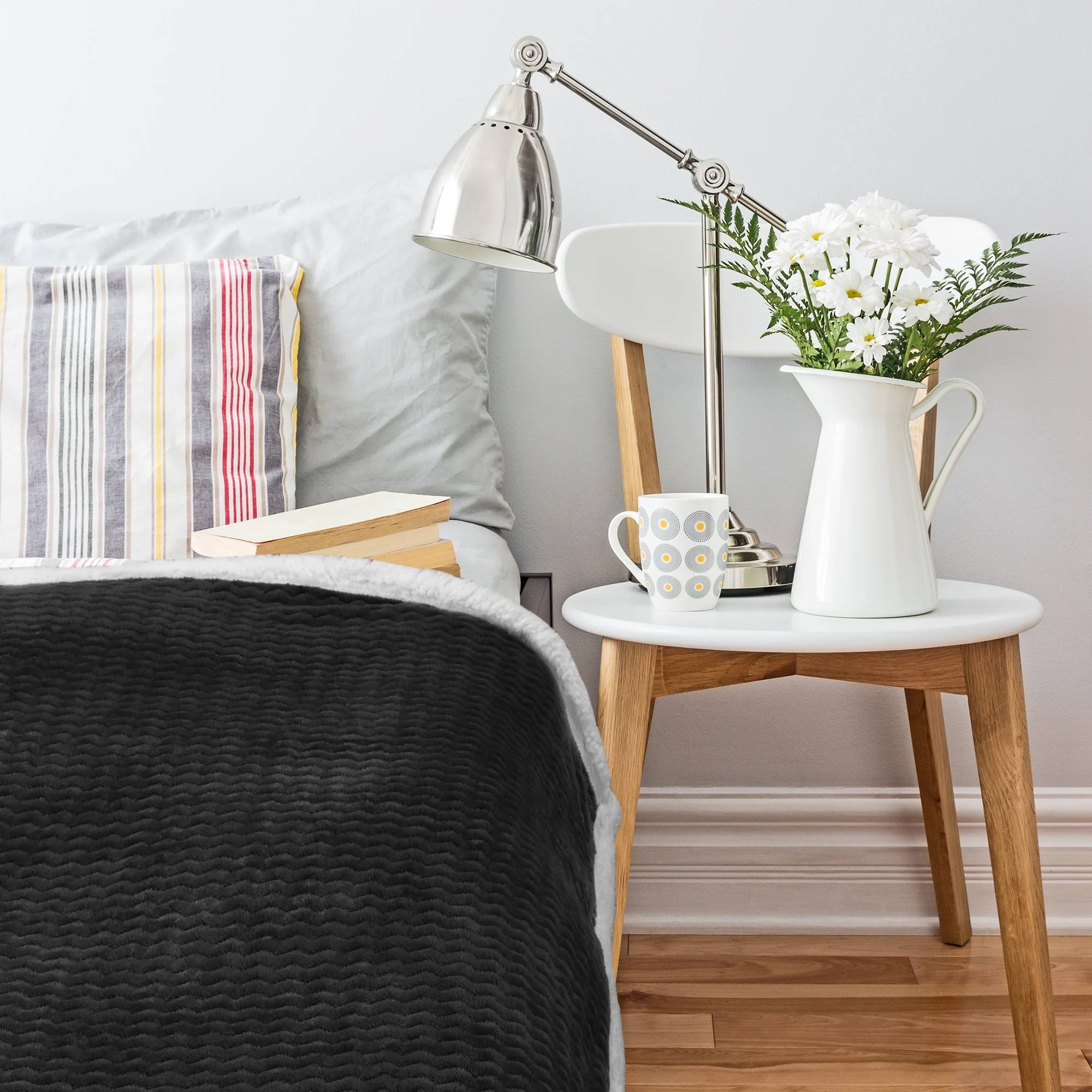 Double-Layer Sherpa Fleece Blanket – Reversible Ultra-Soft Plush Throw