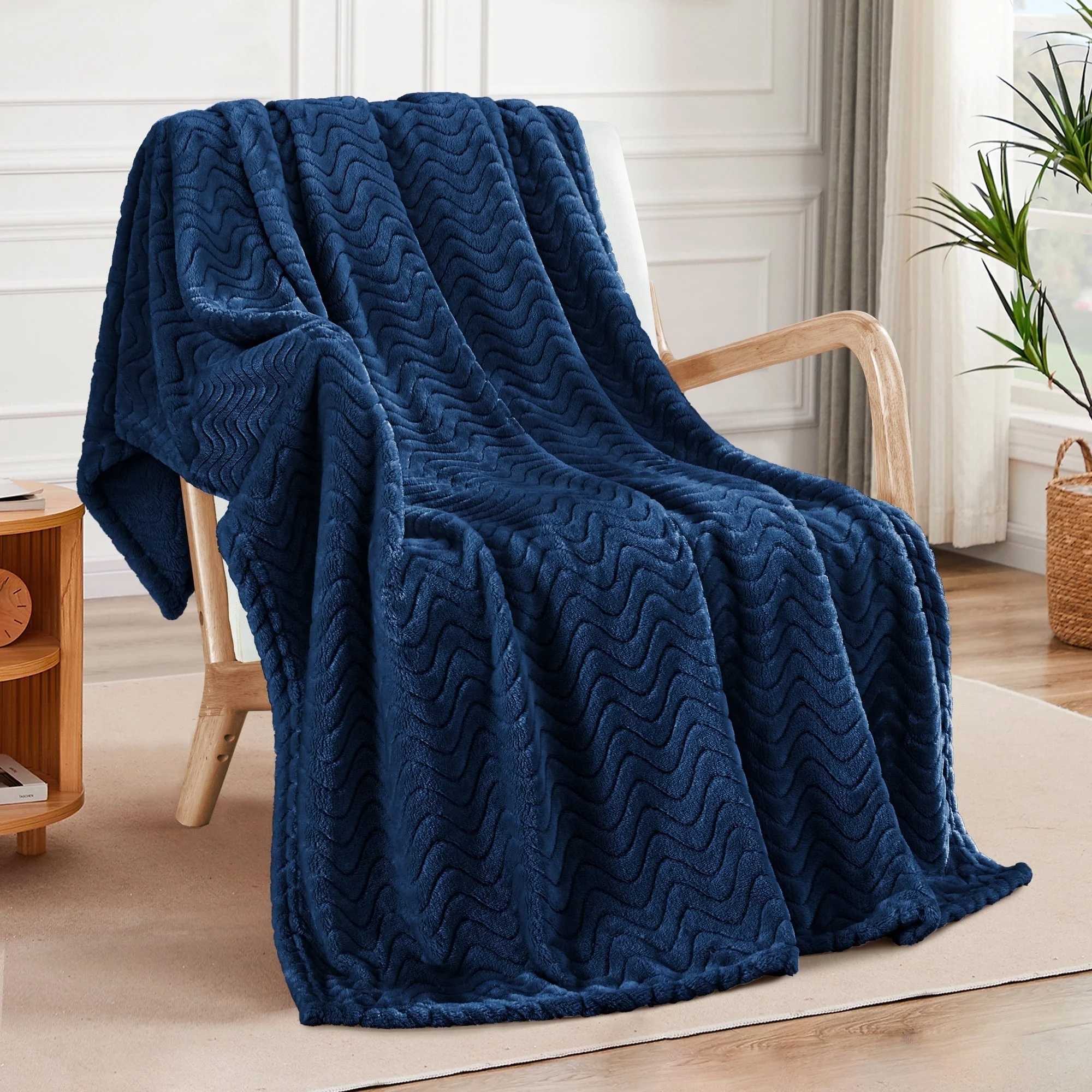 Wave Pattern Flannel Throw Blanket – Ultra-Soft Double-Sided Microfiber, Lightweight Jacquard Decorative Blanket for All Seasons