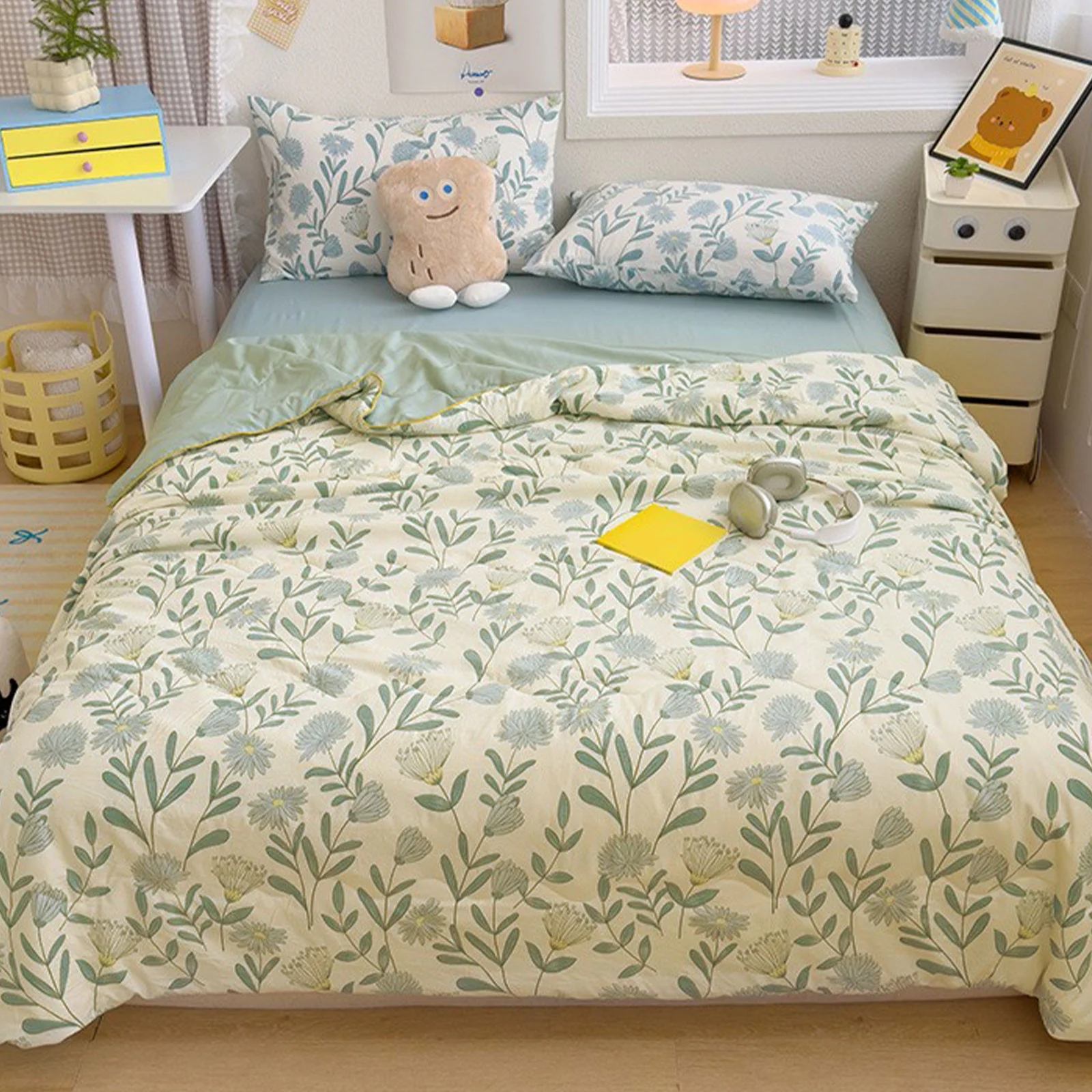 Green Botanical Print Cooling Summer Quilt – Lightweight Breathable Moisture-Wicking Comforter